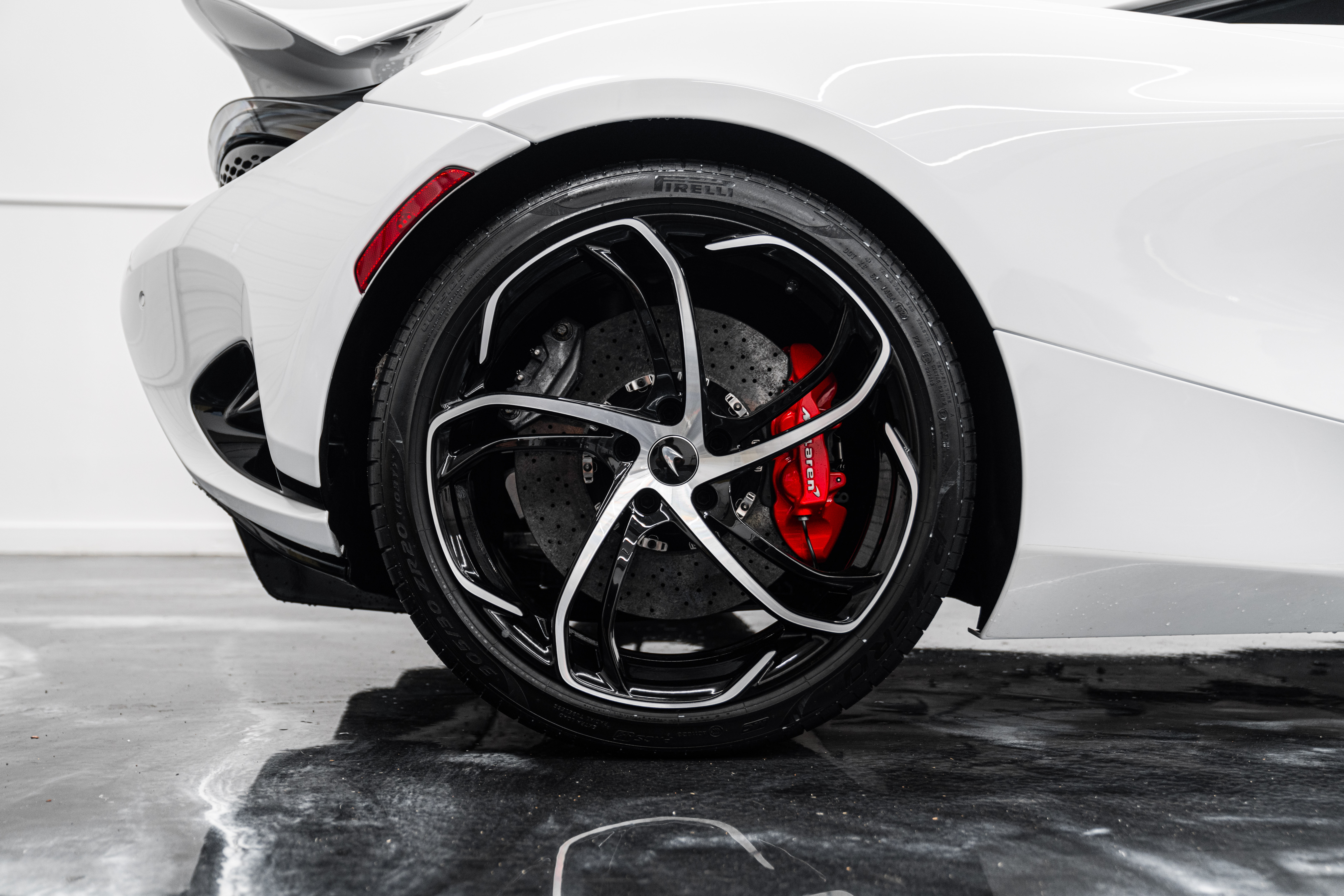Used 2024 McLaren 750S UNAVAIL photo 33