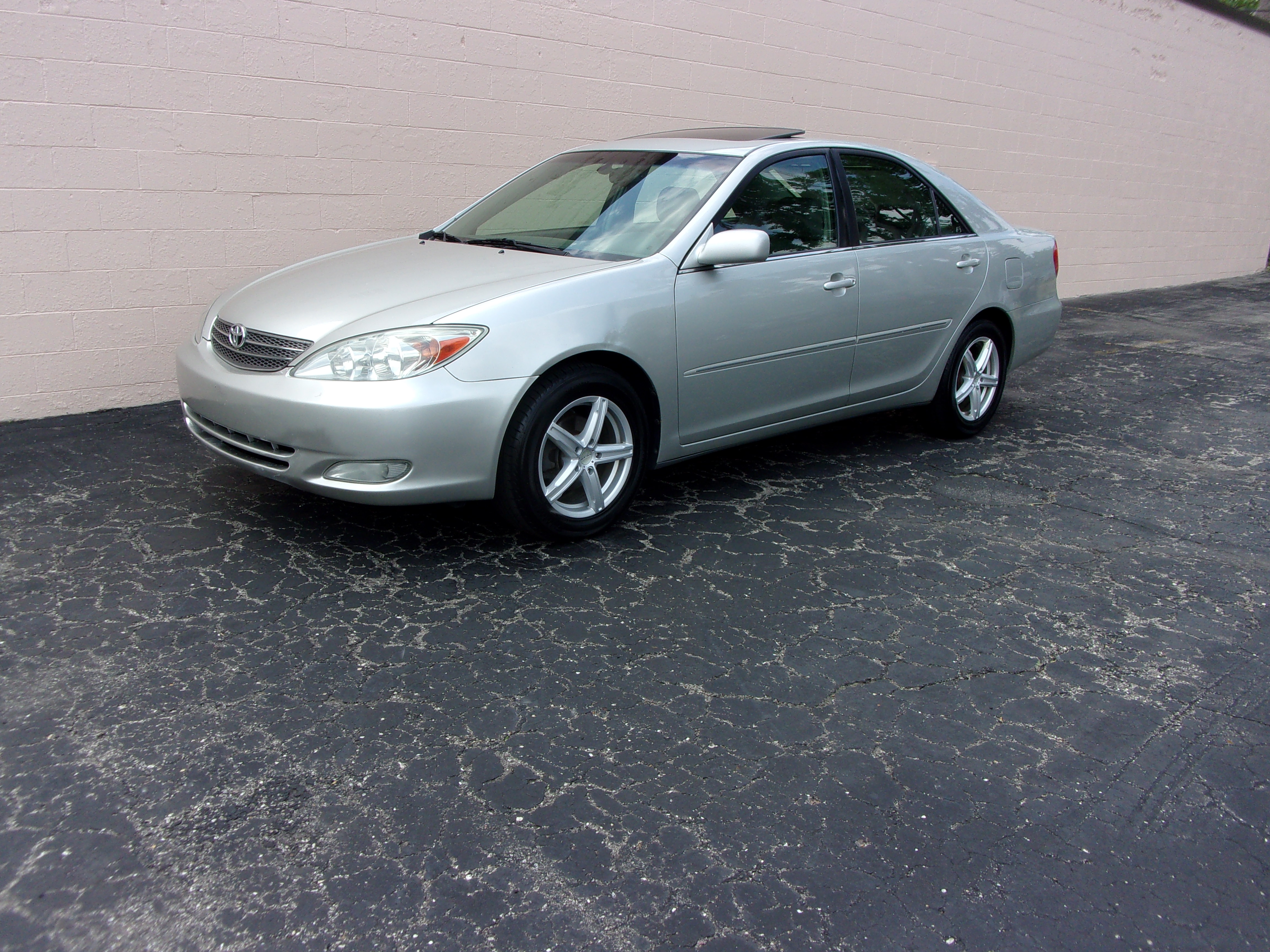 2004 Toyota Camry LE's photo