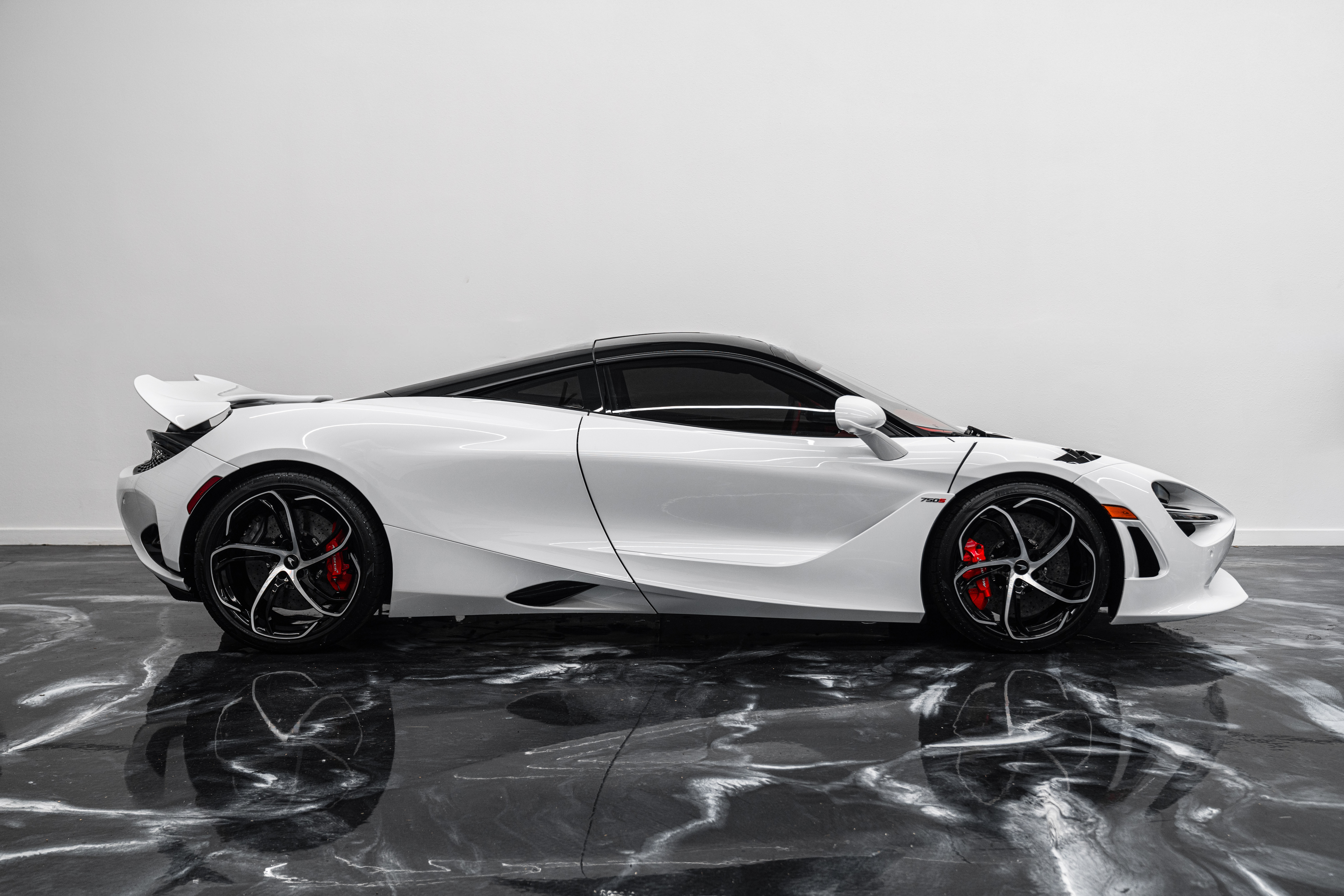 Used 2024 McLaren 750S UNAVAIL photo 4