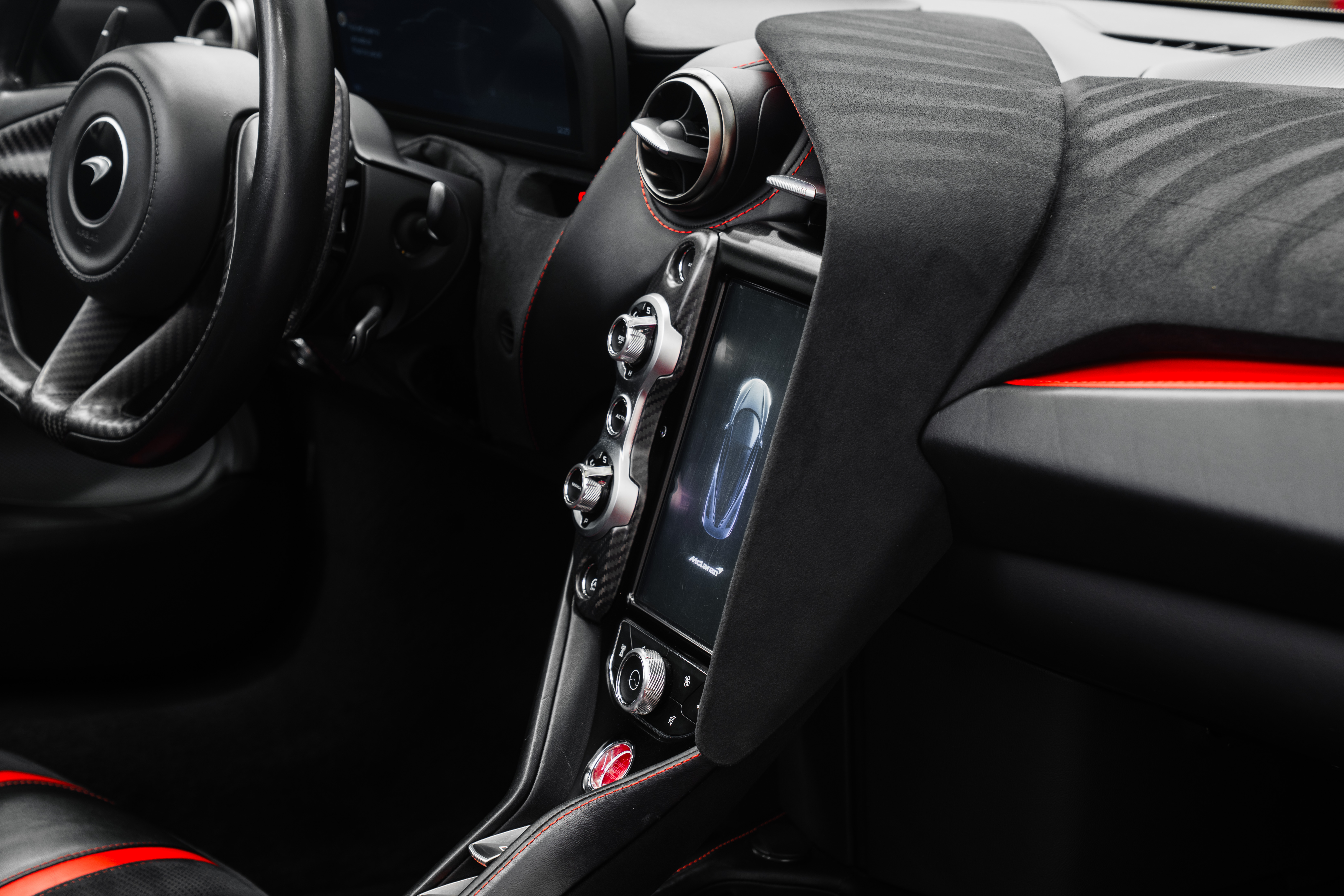 Used 2020 McLaren 720S Performance photo 17