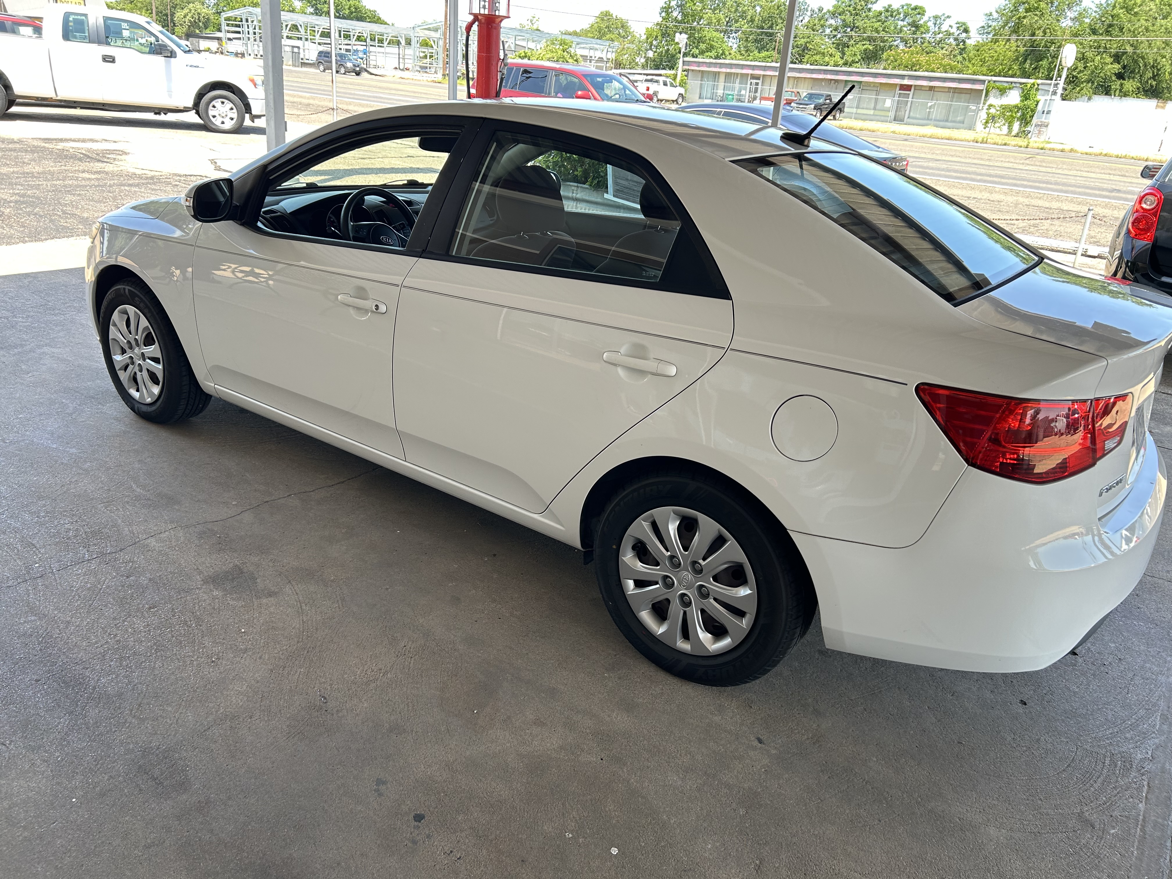 2010 Kia Forte EX's photo