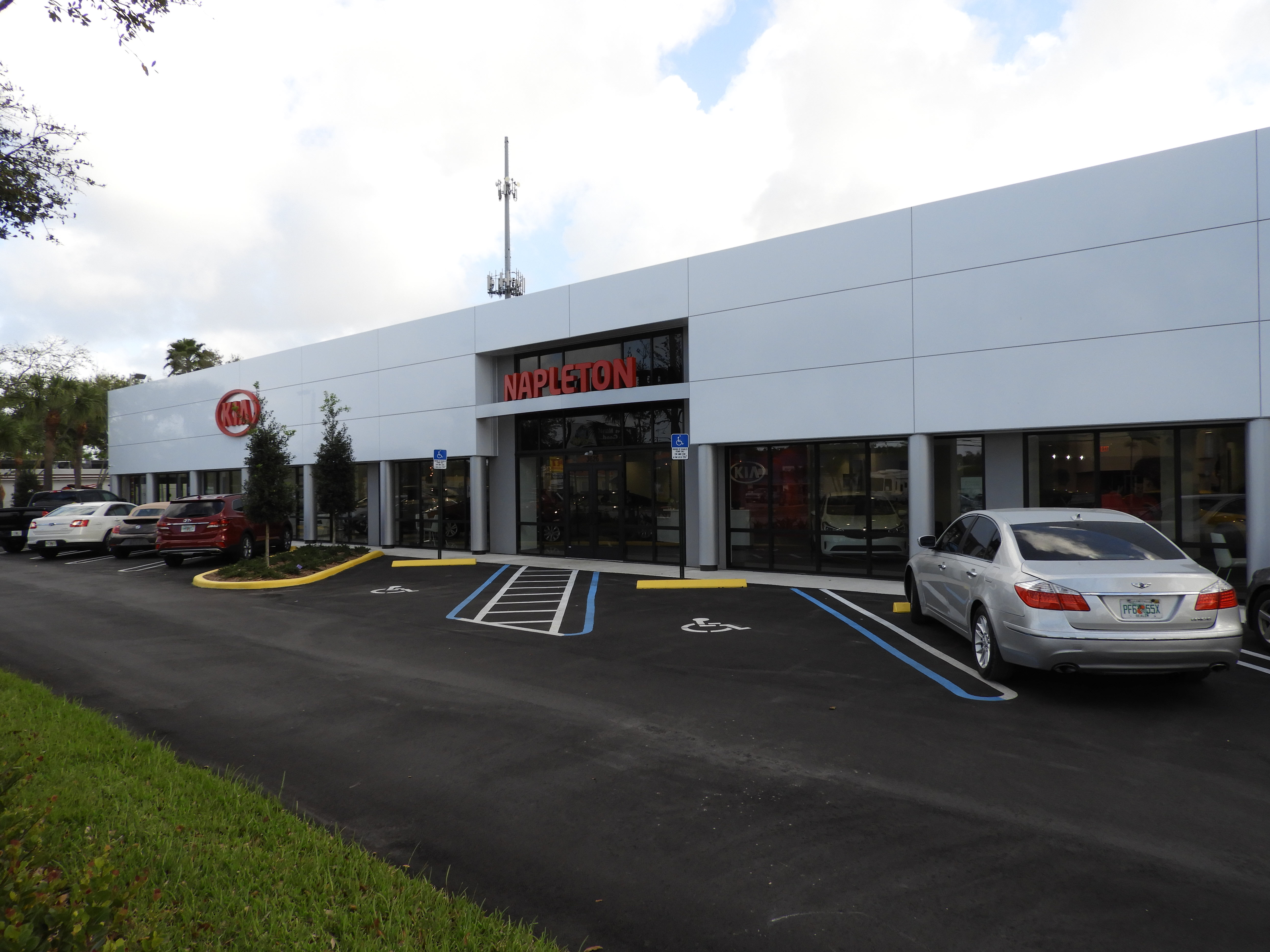 Hyundai dealership Serving Port St Lucie Napleton