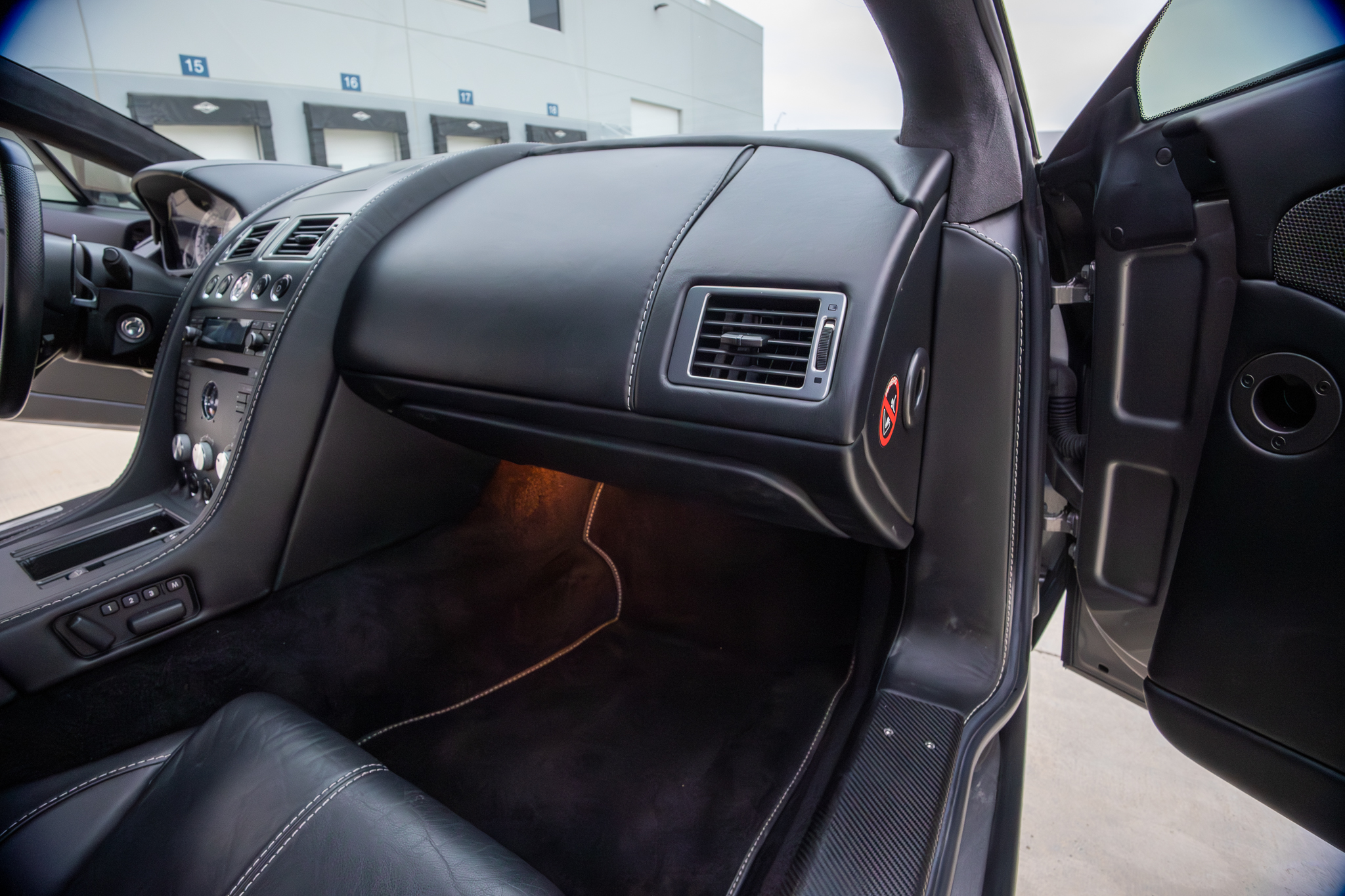 2008 Aston Martin V8 Vantage SPORTSHIFT Base - Photo 30