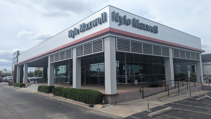 Nyle Maxwell PreOwned SuperCenter in Austin, TX | Kelley Blue Book