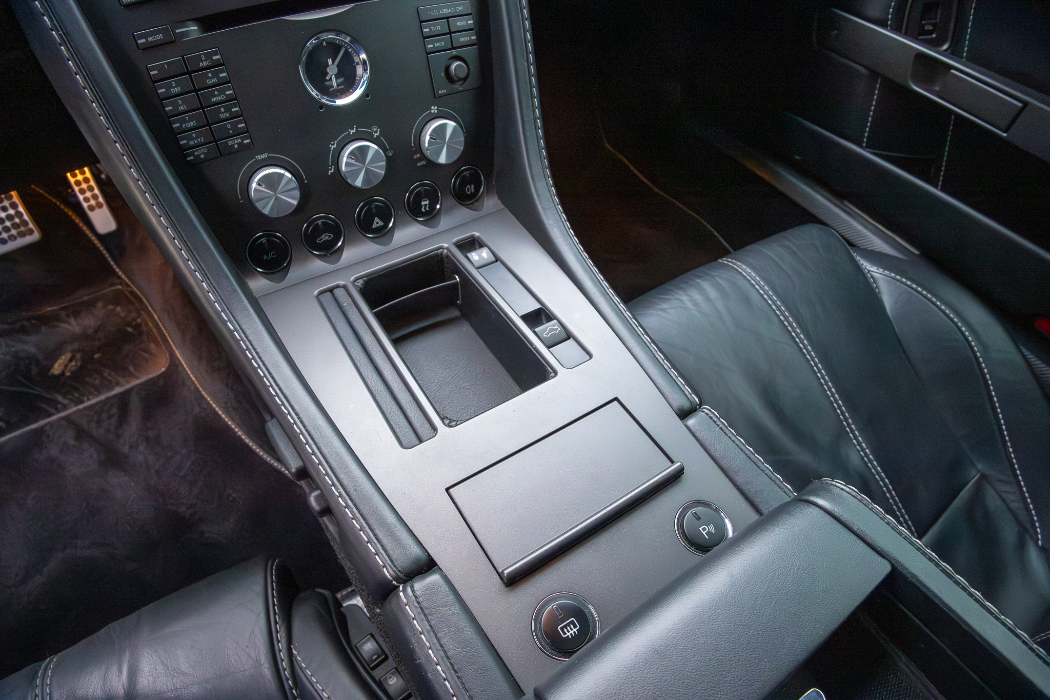 2008 Aston Martin V8 Vantage SPORTSHIFT Base - Photo 28