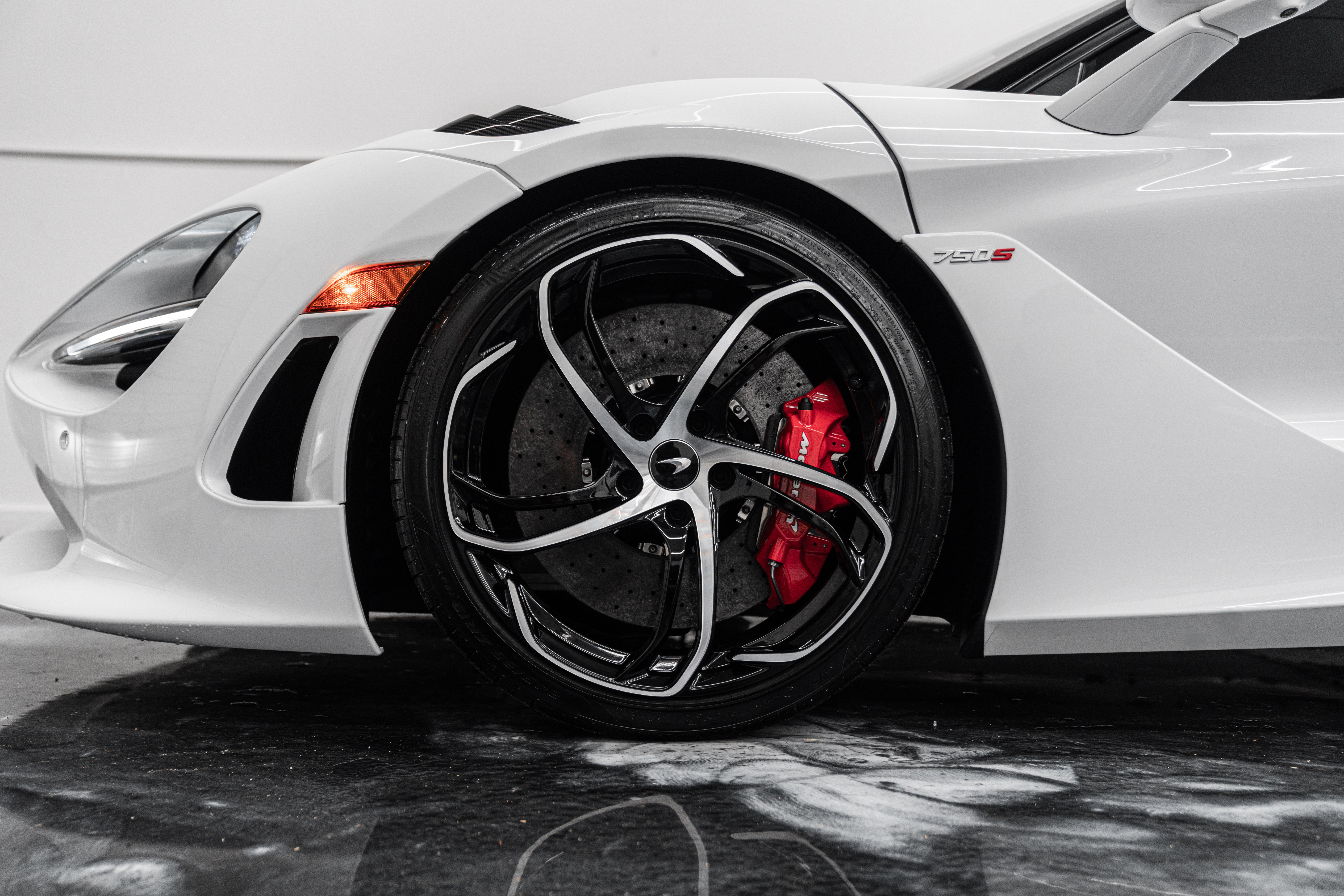 Used 2024 McLaren 750S UNAVAIL photo 31