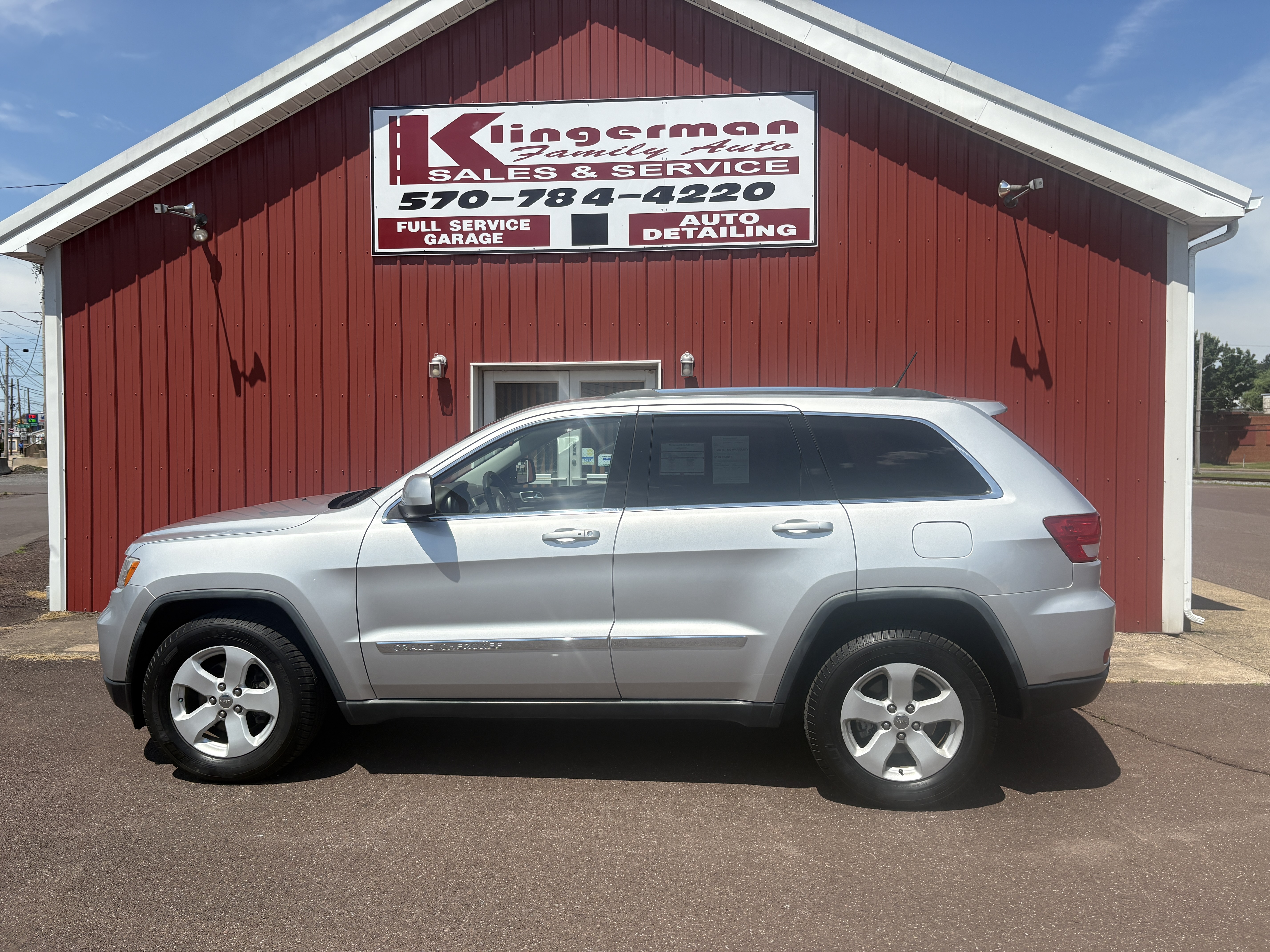 2011 Jeep Grand Cherokee Laredo 4WD's photo