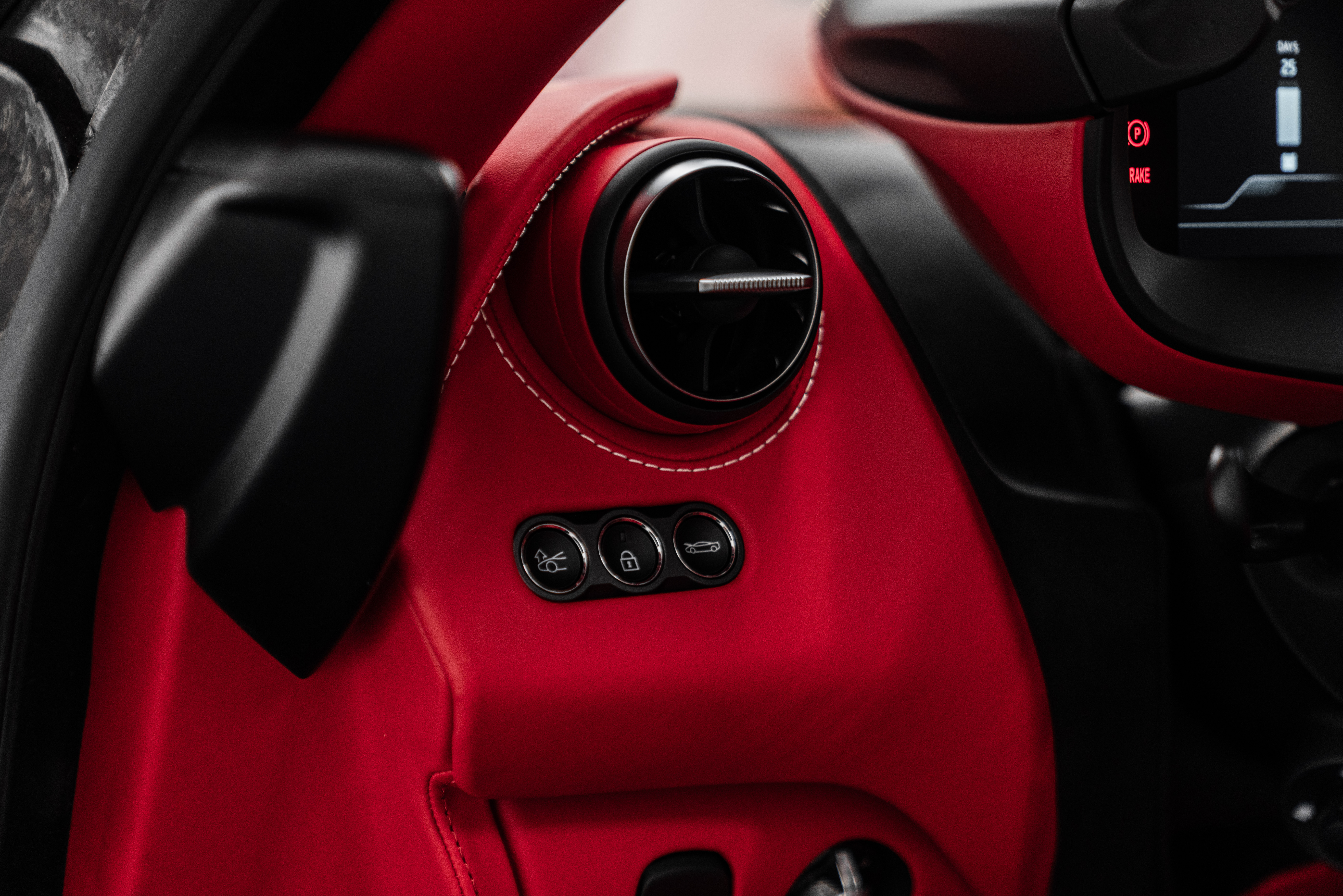 Used 2024 McLaren 750S UNAVAIL photo 15