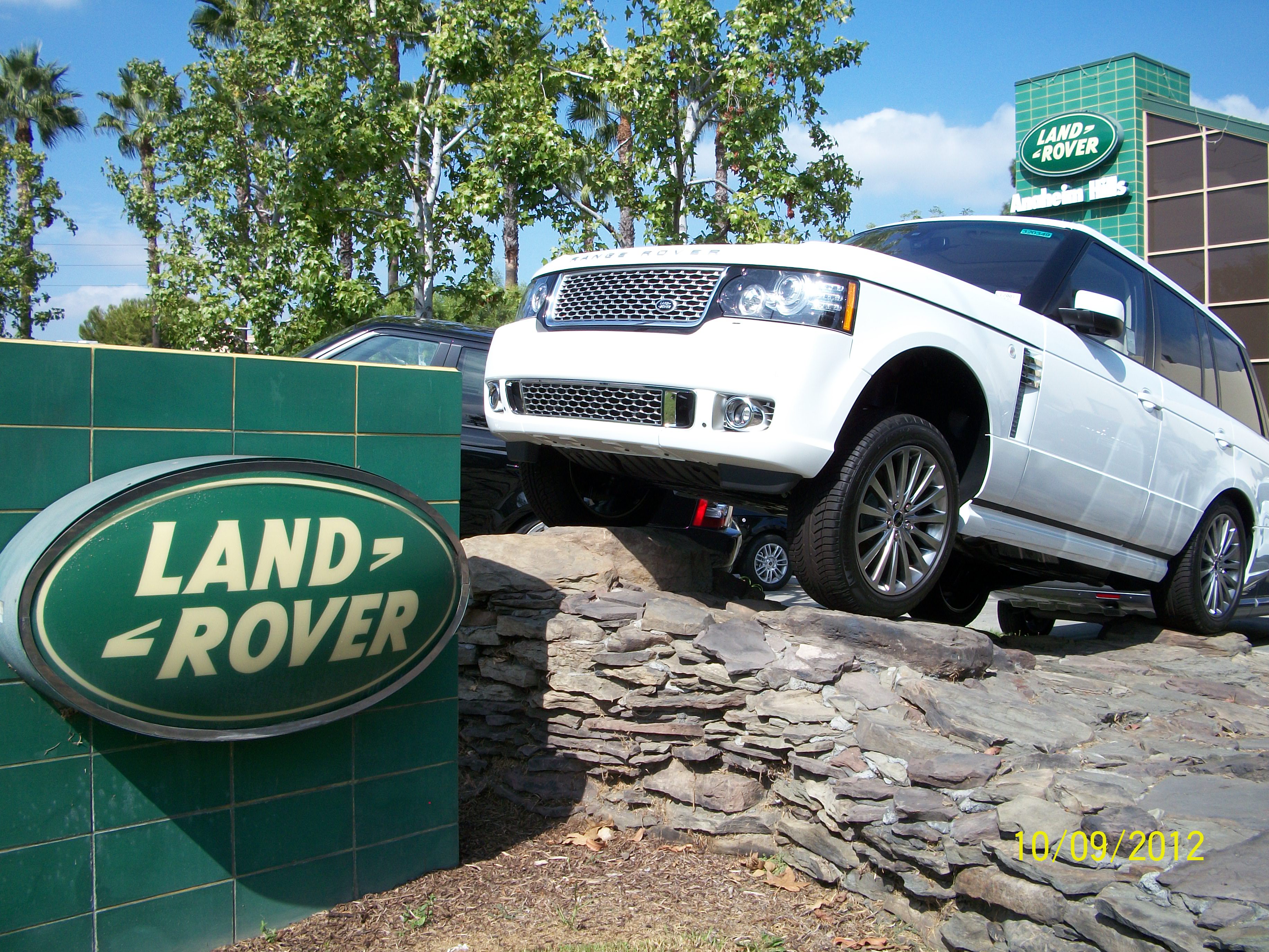 Land Rover Anaheim Hills in Anaheim hills, CA Rated 4.6 Stars