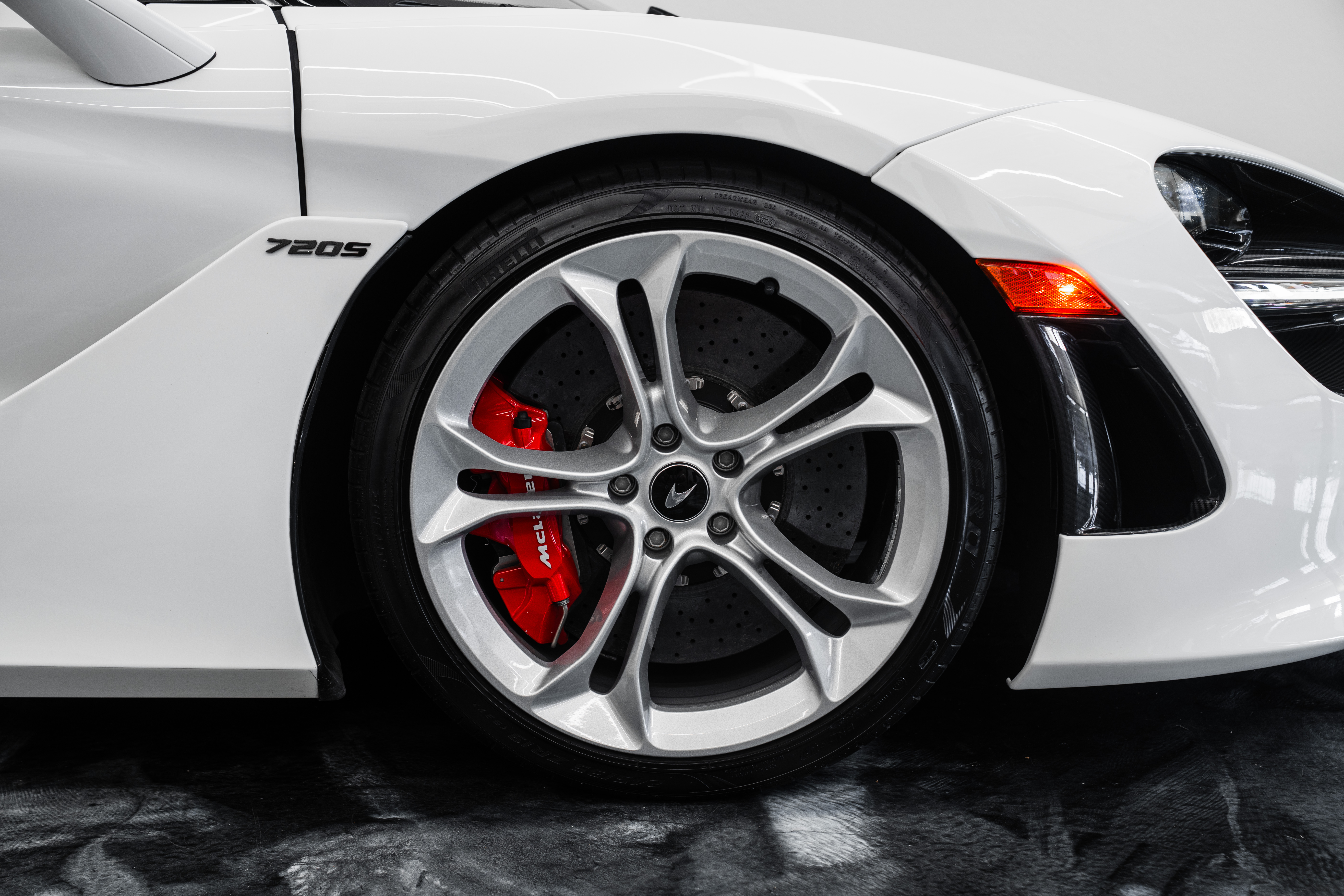 Used 2020 McLaren 720S Performance photo 36