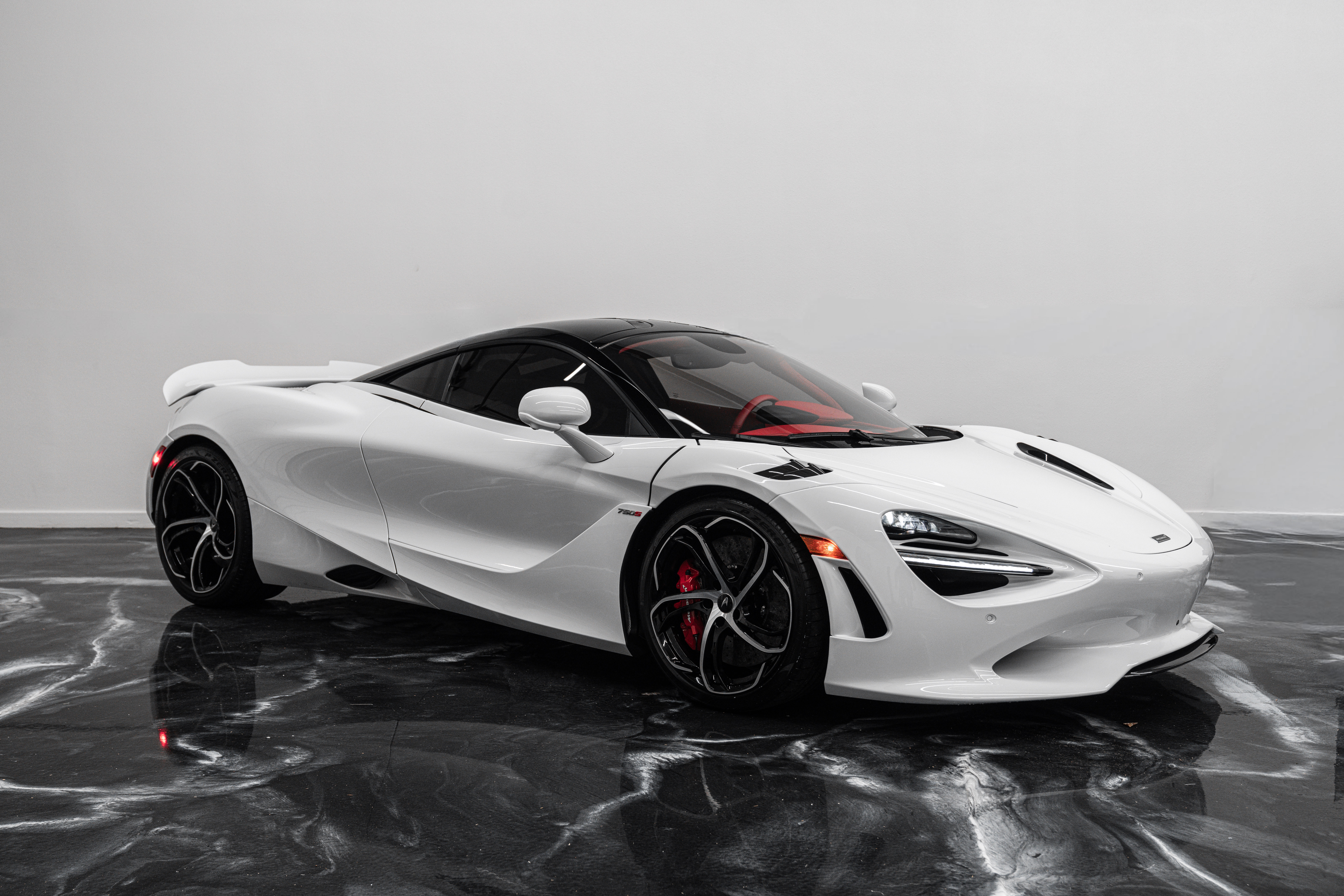 Used 2024 McLaren 750S UNAVAIL photo 3