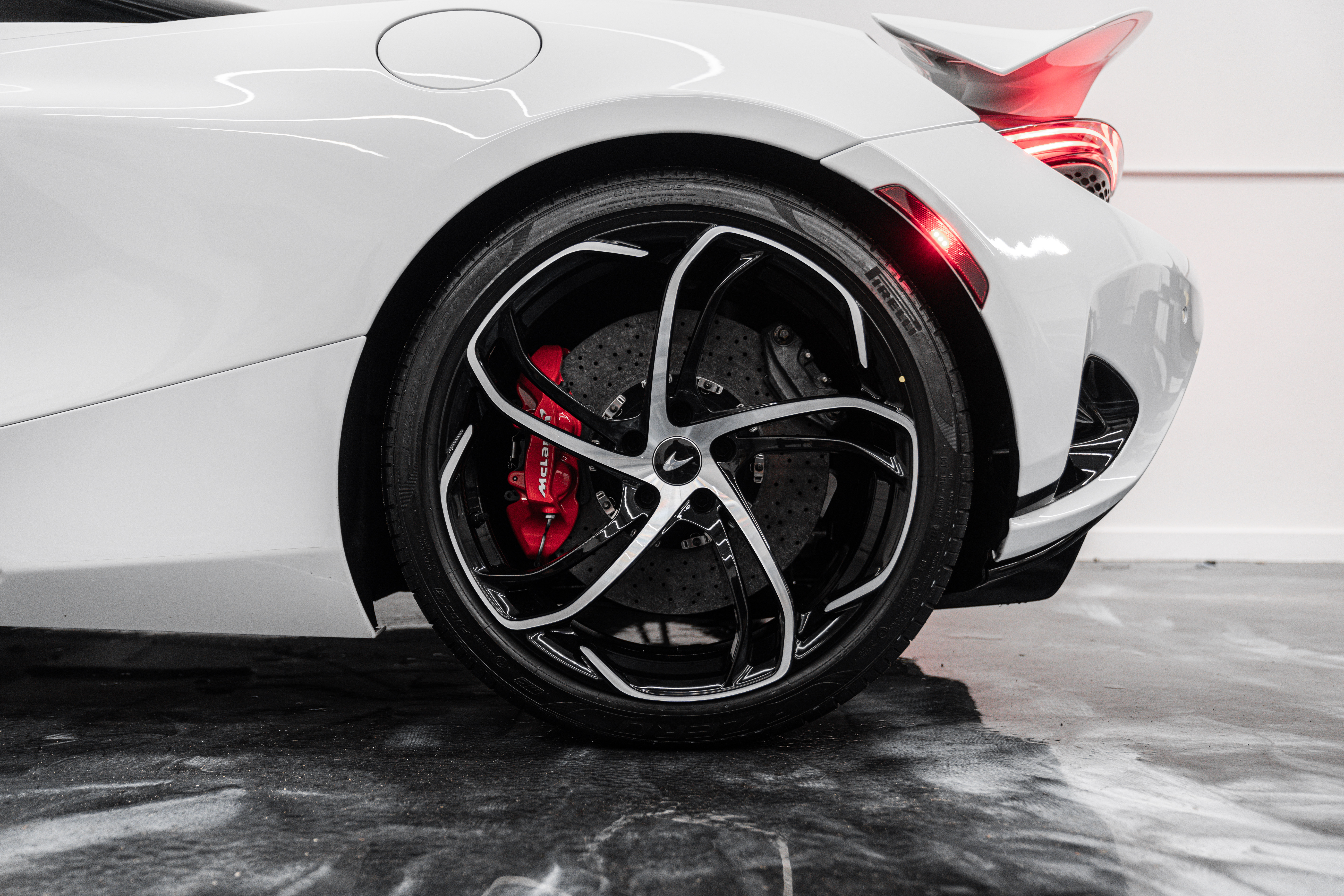 Used 2024 McLaren 750S UNAVAIL photo 32