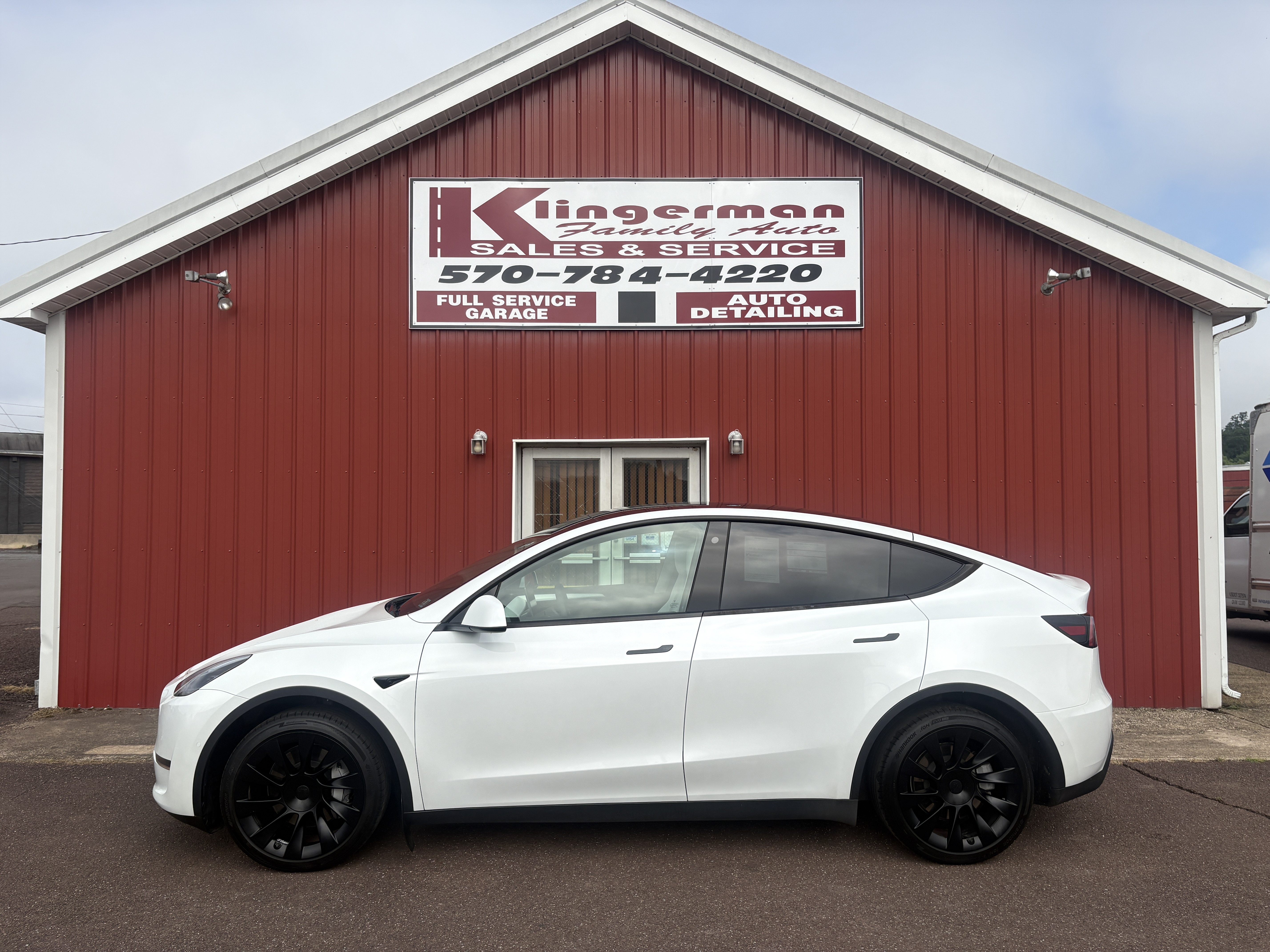 2023 Tesla Model Y Long Range Dual Motor All-Wheel Drive's photo