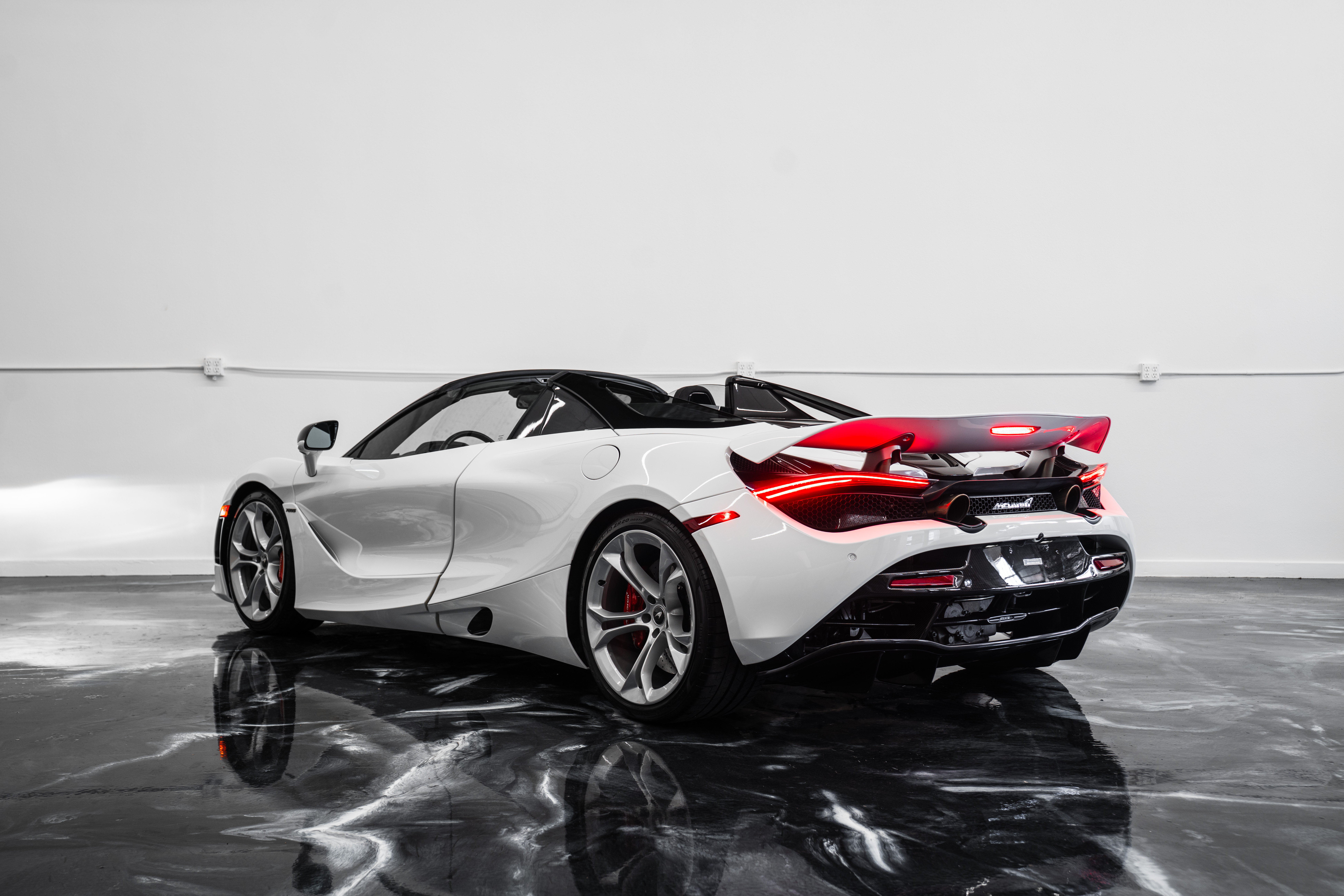 Used 2020 McLaren 720S Performance photo 9