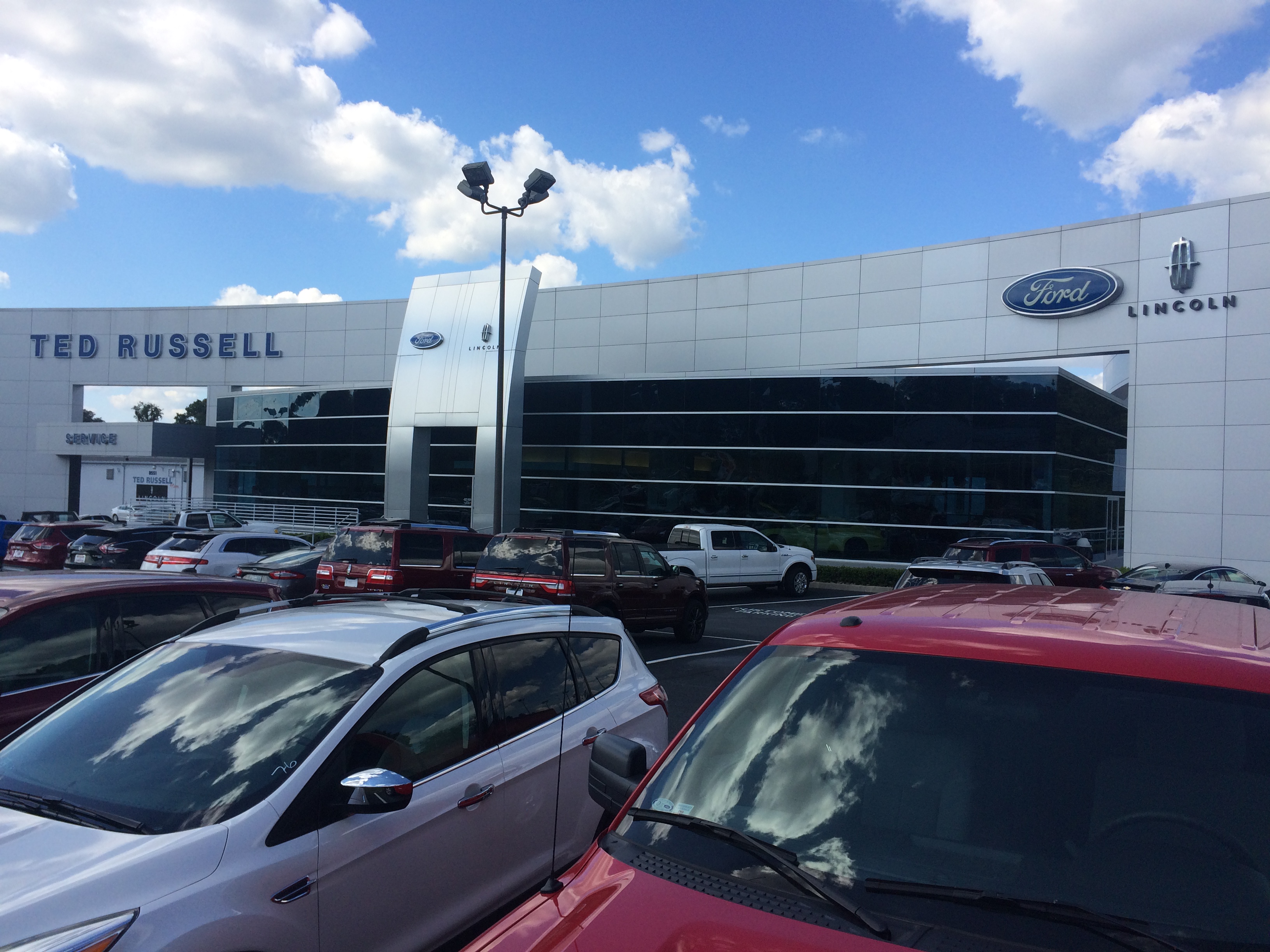 Ted Russell Ford Kingston Pike in Knoxville, TN 431 Cars Available