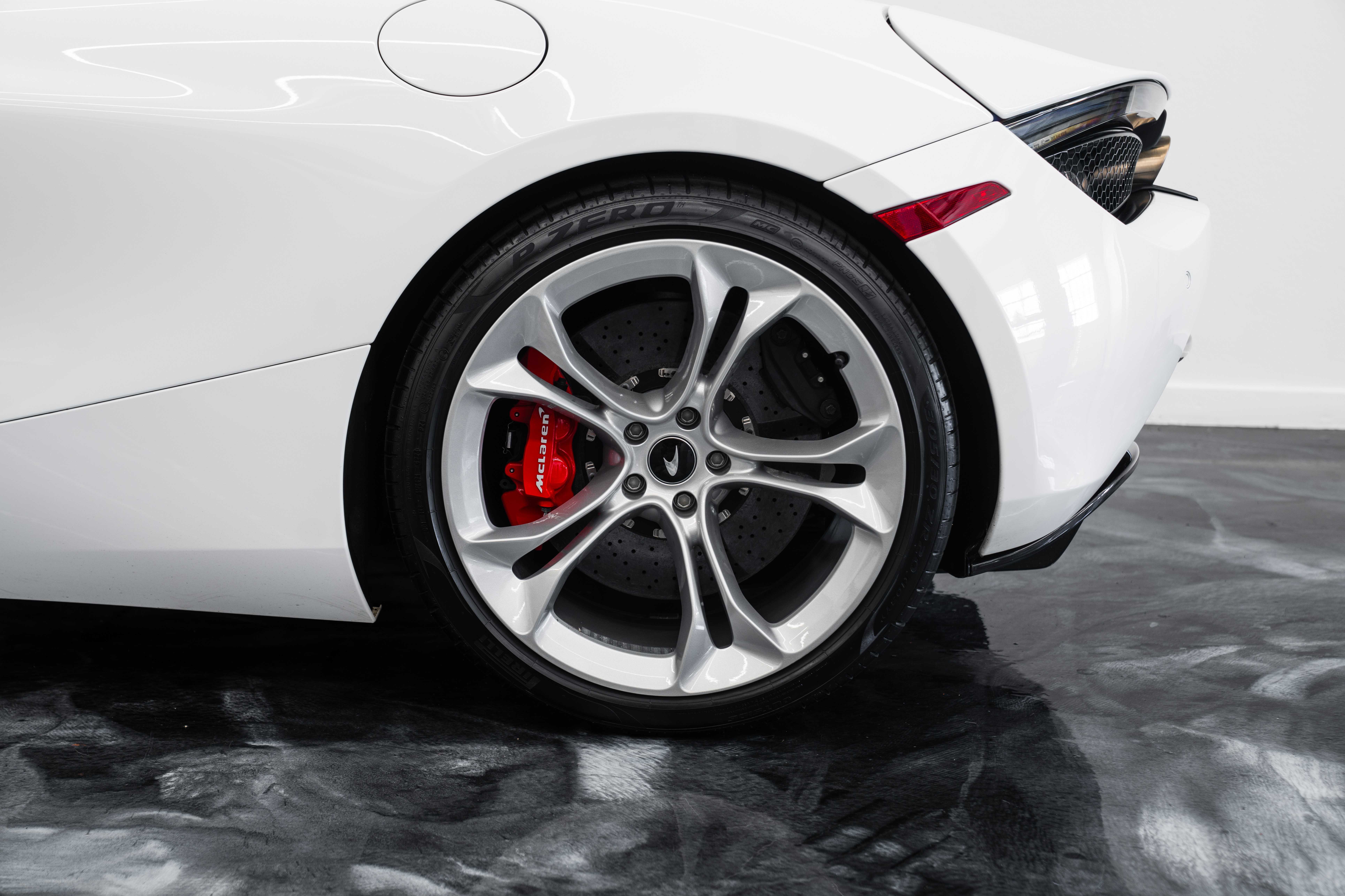 Used 2020 McLaren 720S Performance photo 19