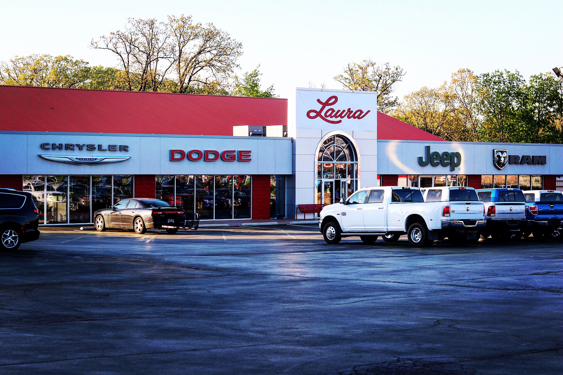 Laura Chrysler Dodge Jeep Ram of Sullivan in St clair, MO 285 Cars