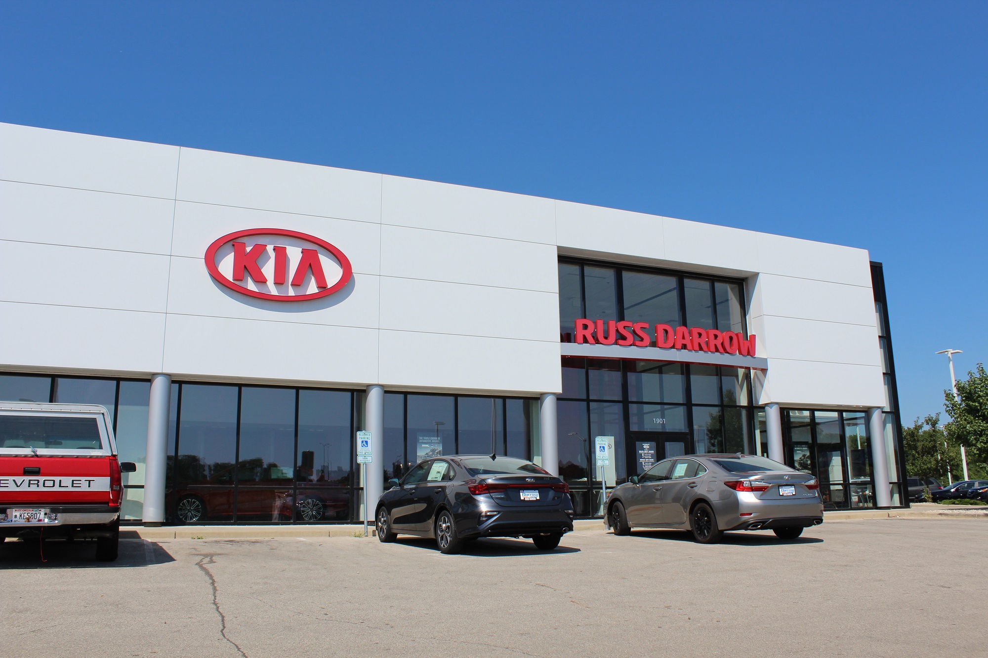 Russ Darrow KIA Wauwatosa in Wauwatosa, WI 203 Cars Available