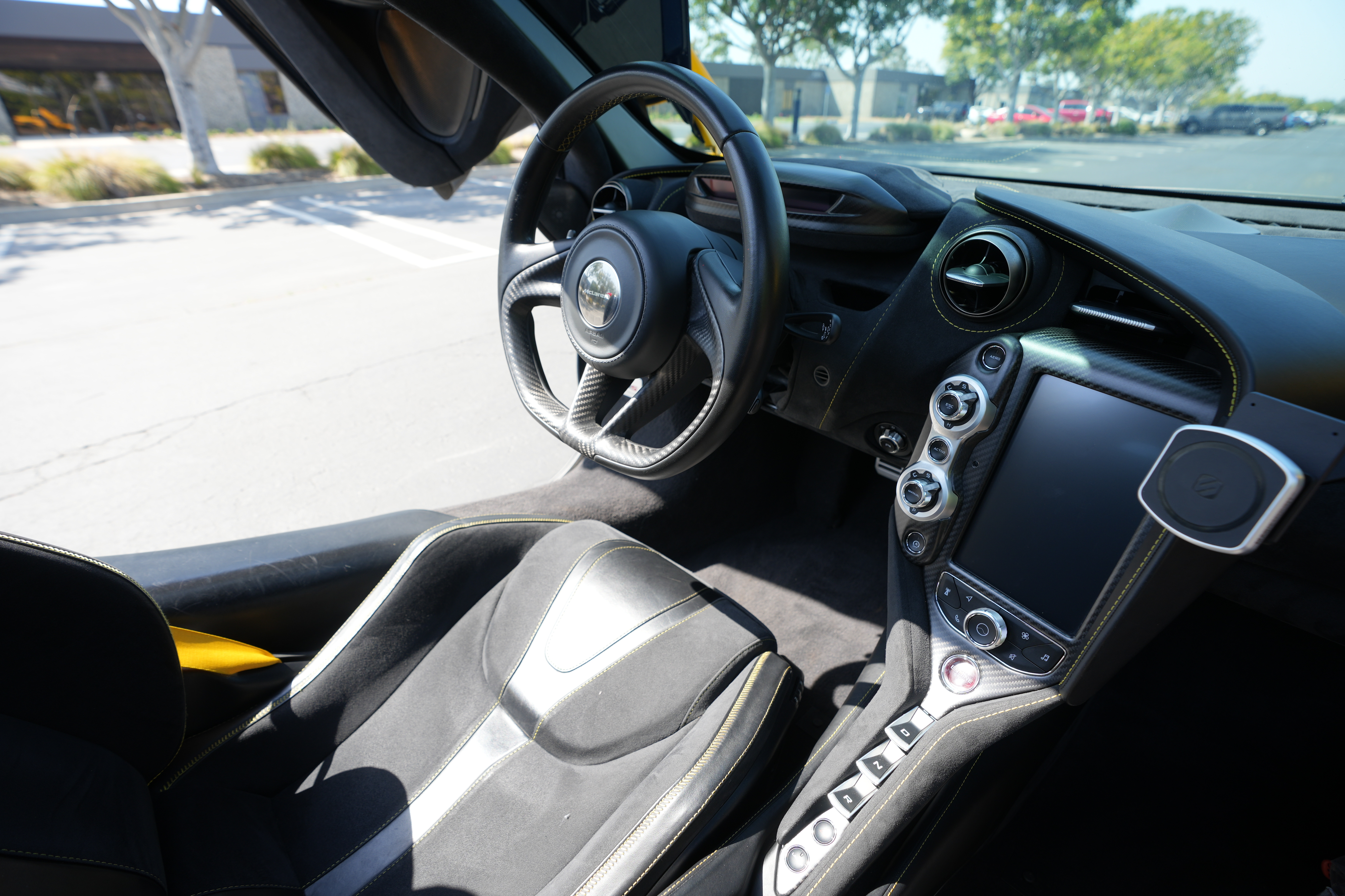 Used 2018 McLaren 720S Performance photo 17