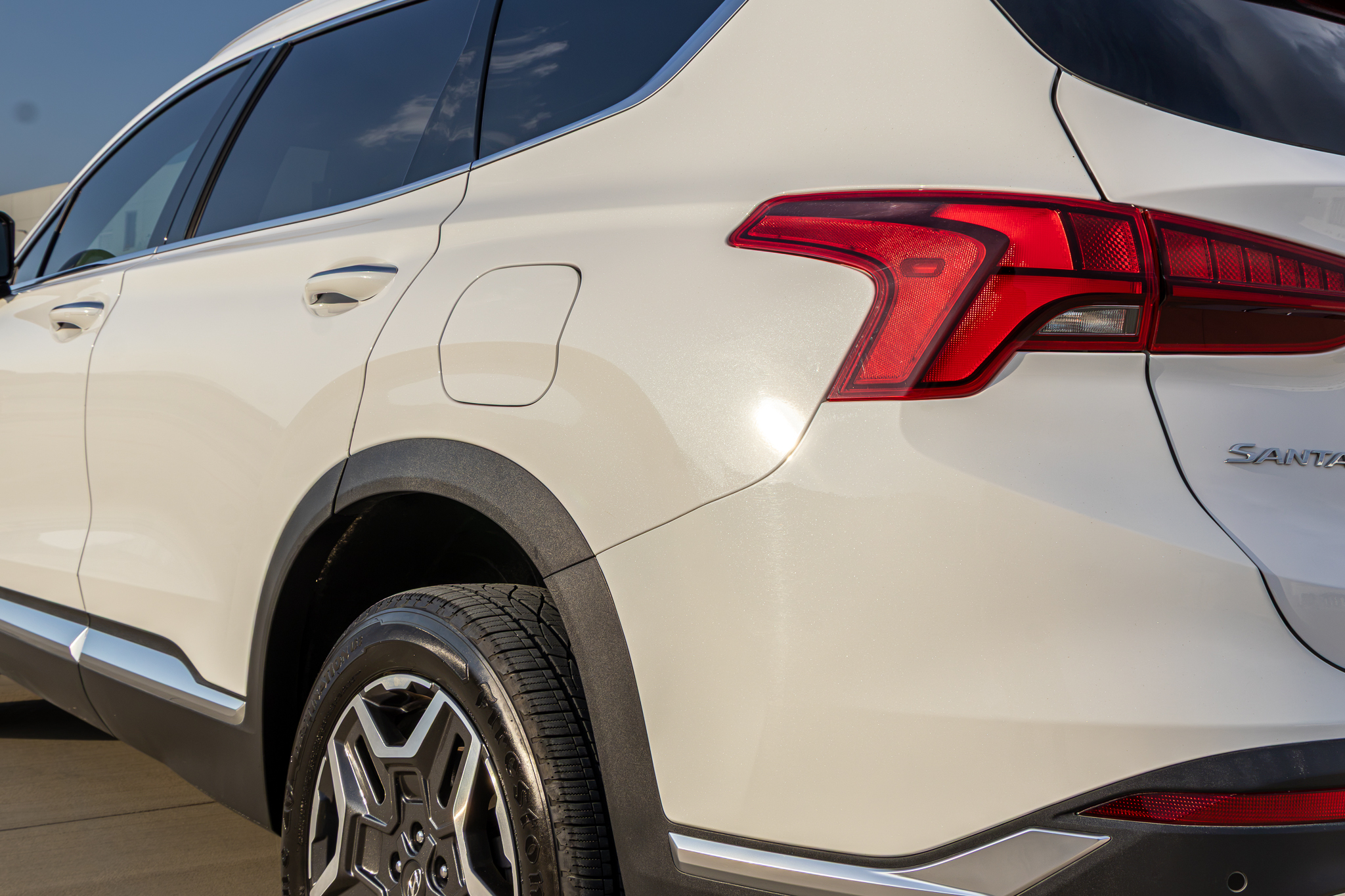 2023 Hyundai Santa Fe SEL Premium HEV - Photo 17