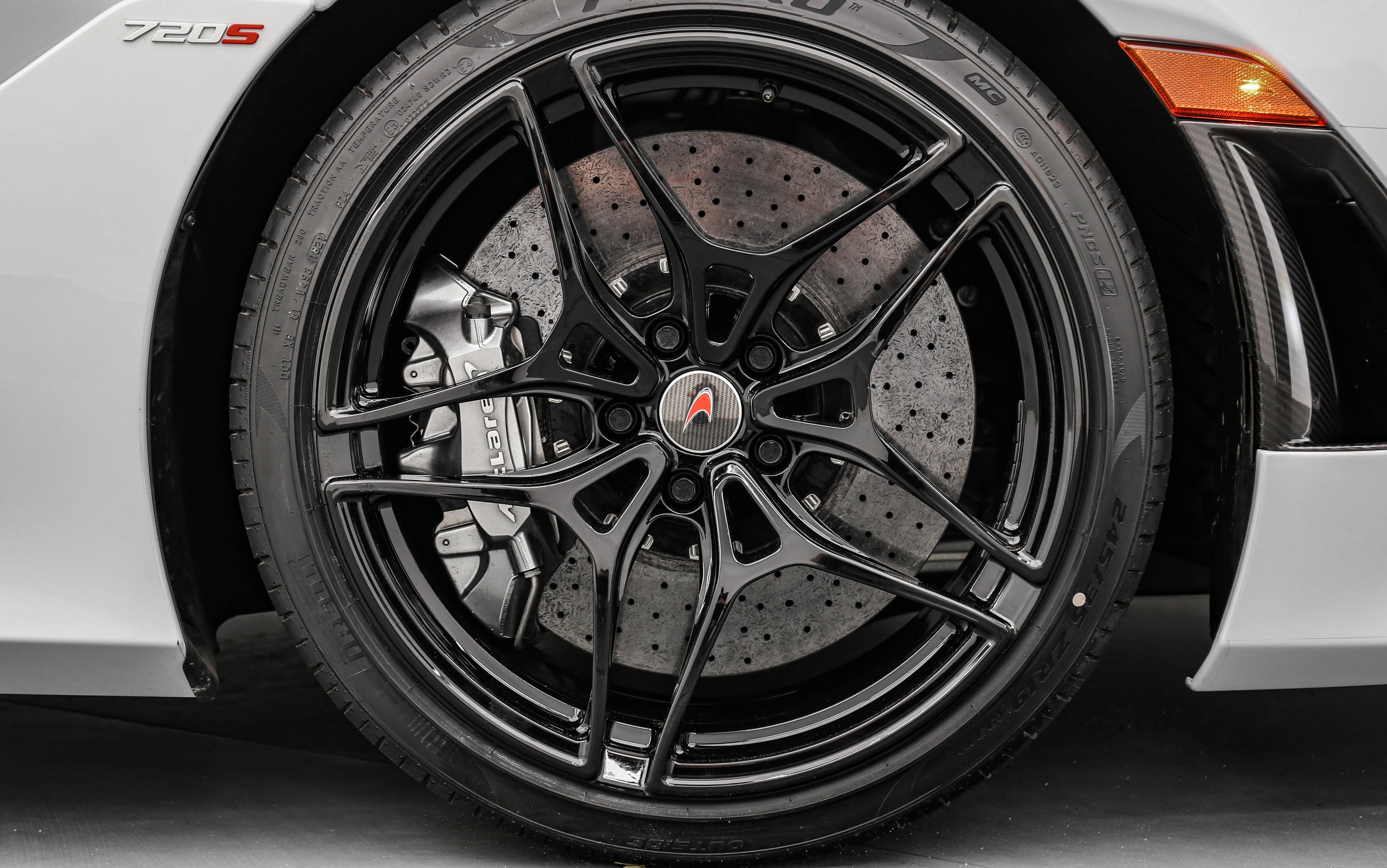 Used 2018 McLaren 720S Luxury photo 12