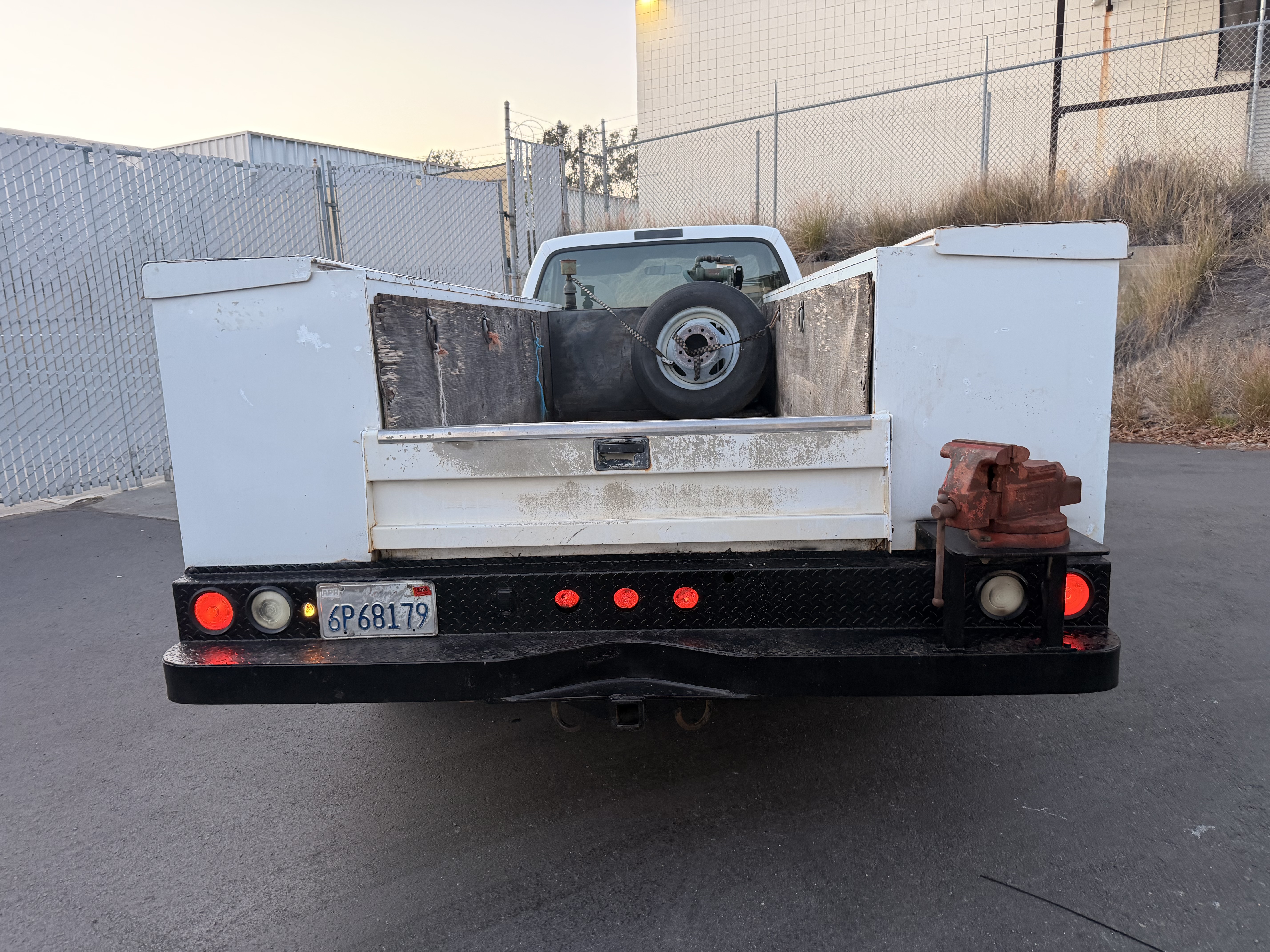 2001 Ford F350 2WD Regular Cab DRW Super Duty