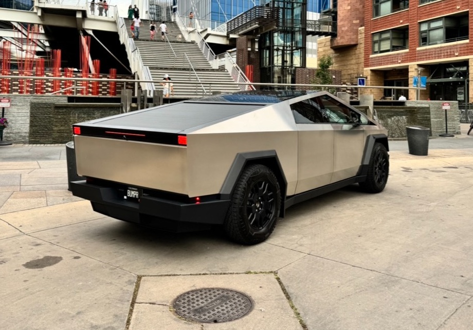 2024 Tesla Cybertruck AWD Crew Cab