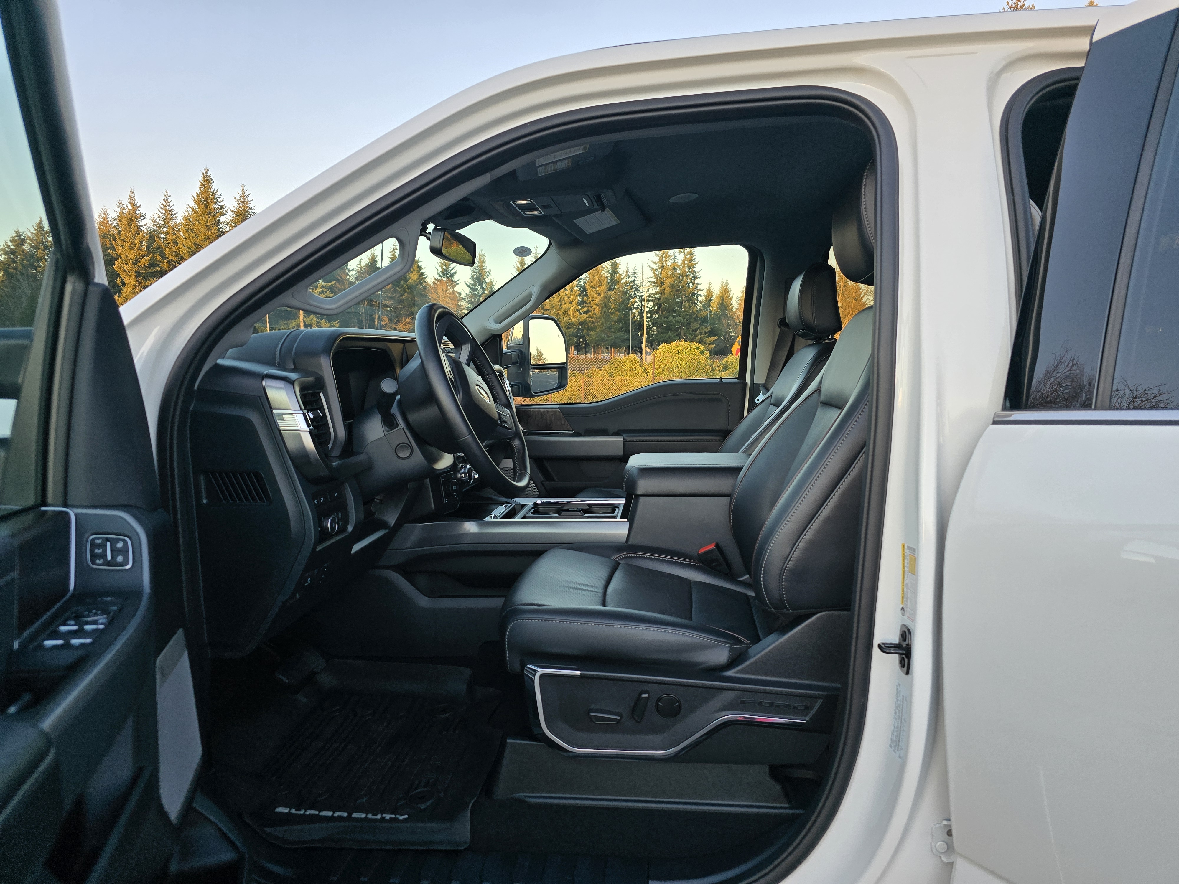 2024 Ford F350 Lariat