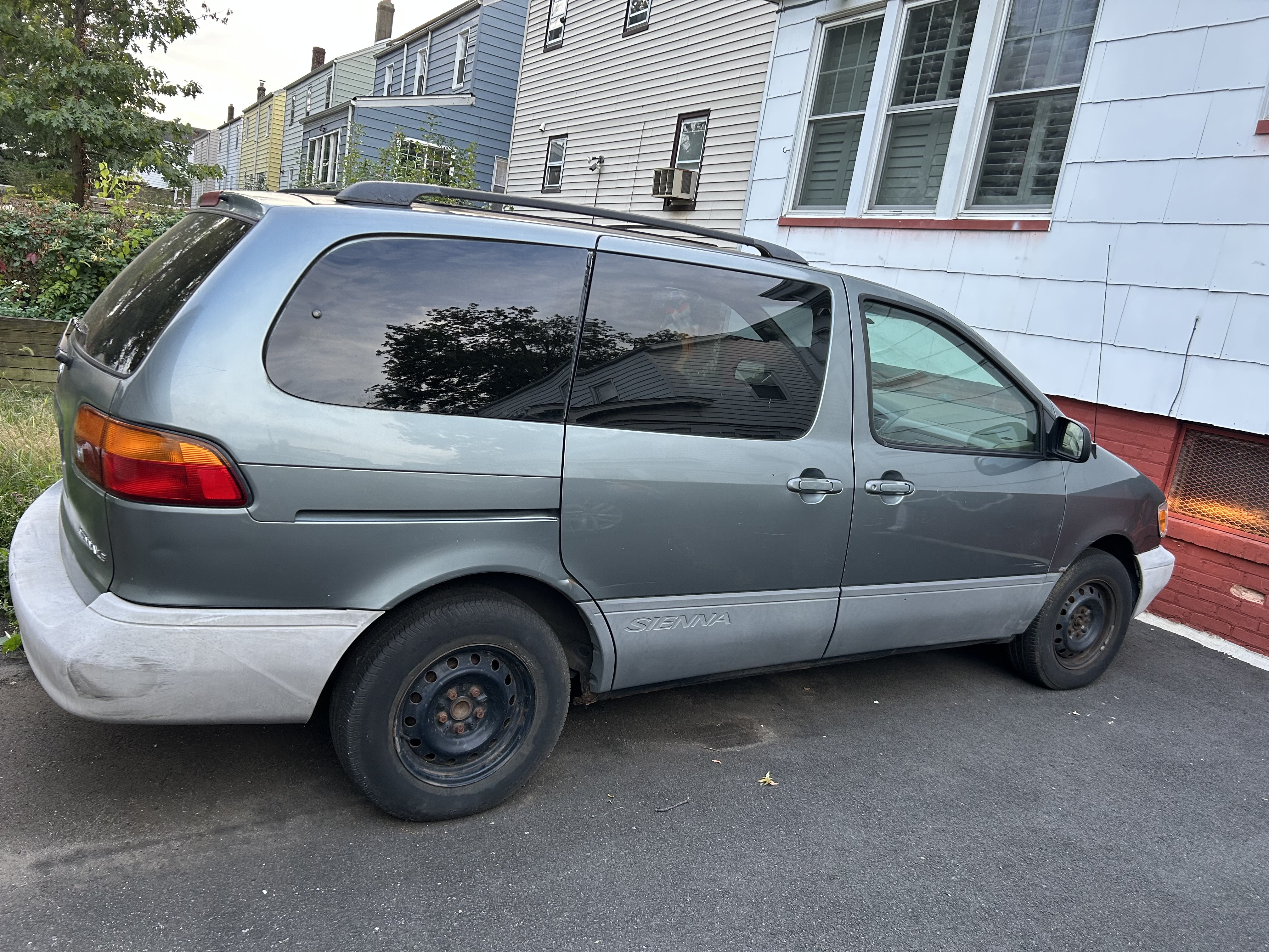 2000 Toyota Sienna LE