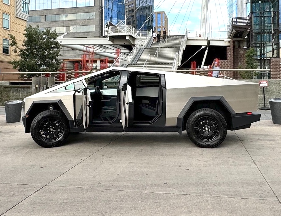 2024 Tesla Cybertruck AWD Crew Cab