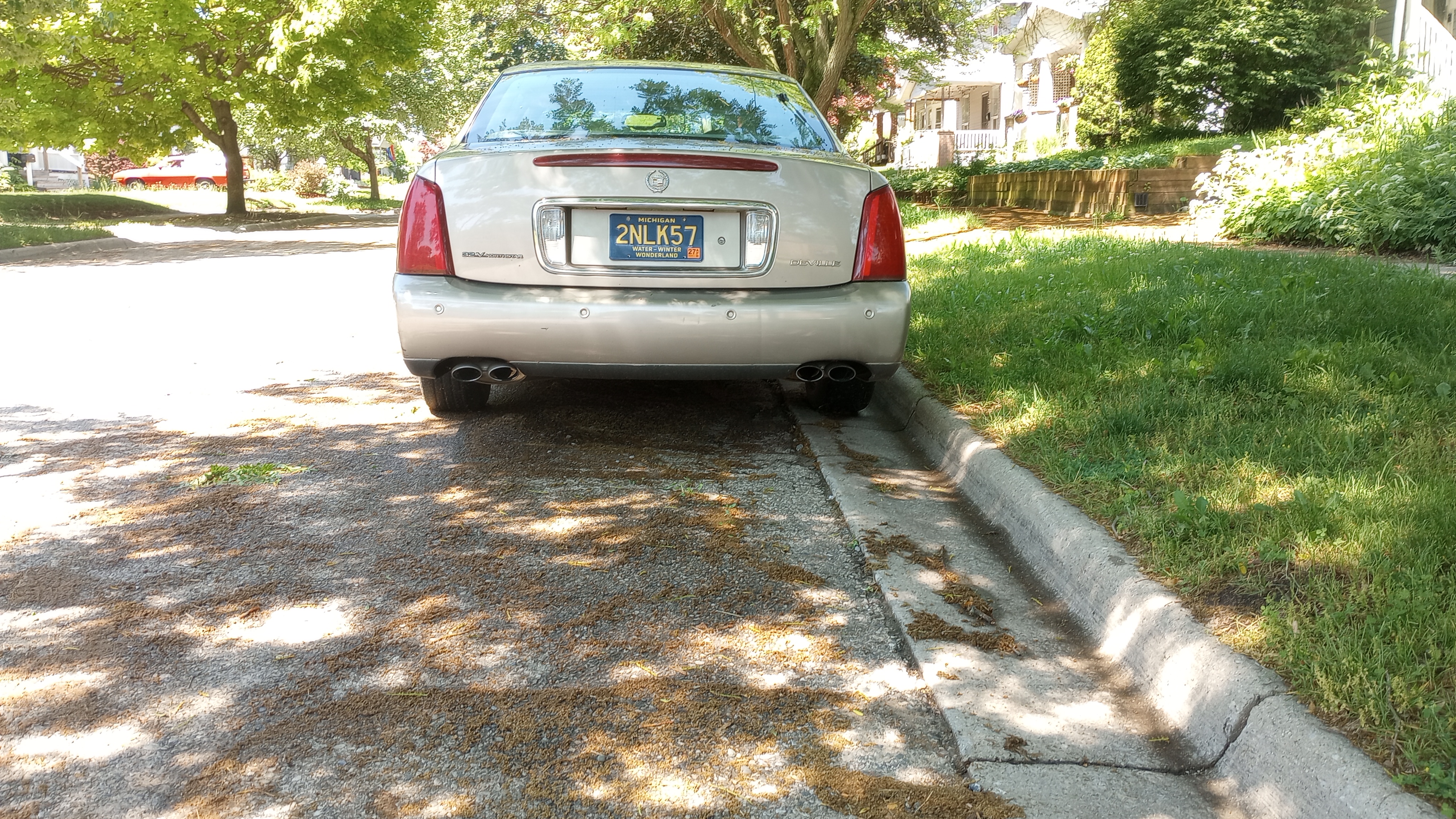 Cadillac Deville 2001 photo 4