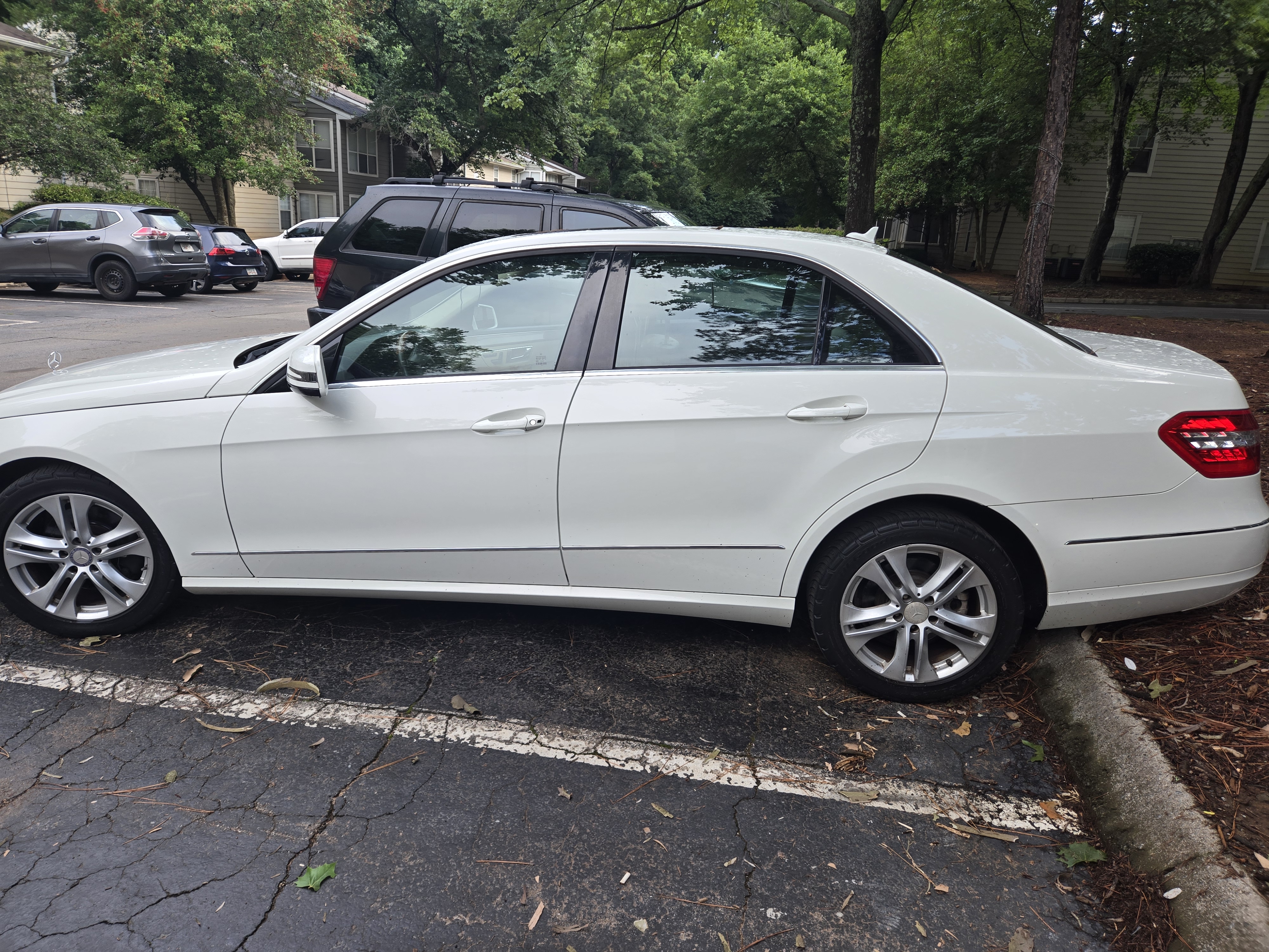 2010 Mercedes-Benz E 350 4MATIC Sedan