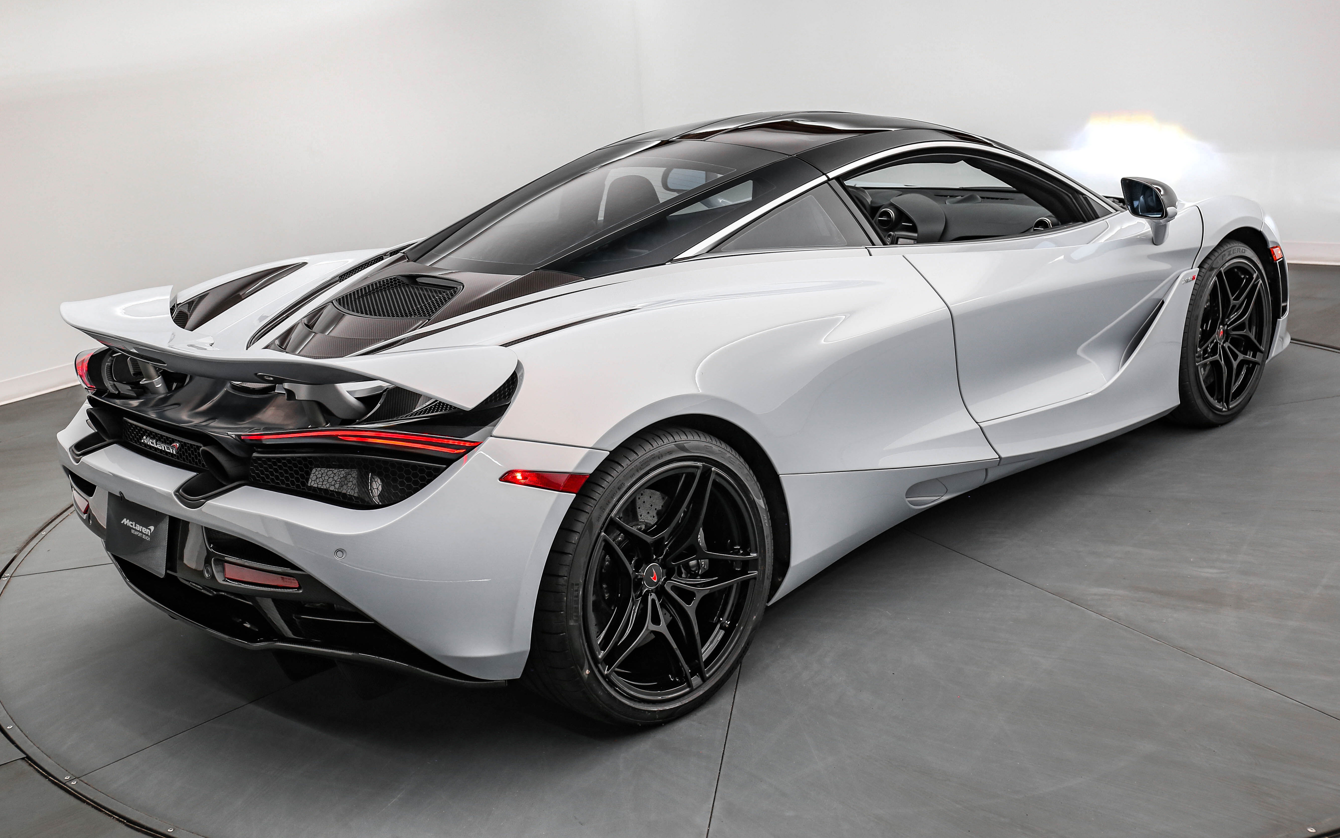 Used 2018 McLaren 720S Luxury photo 21