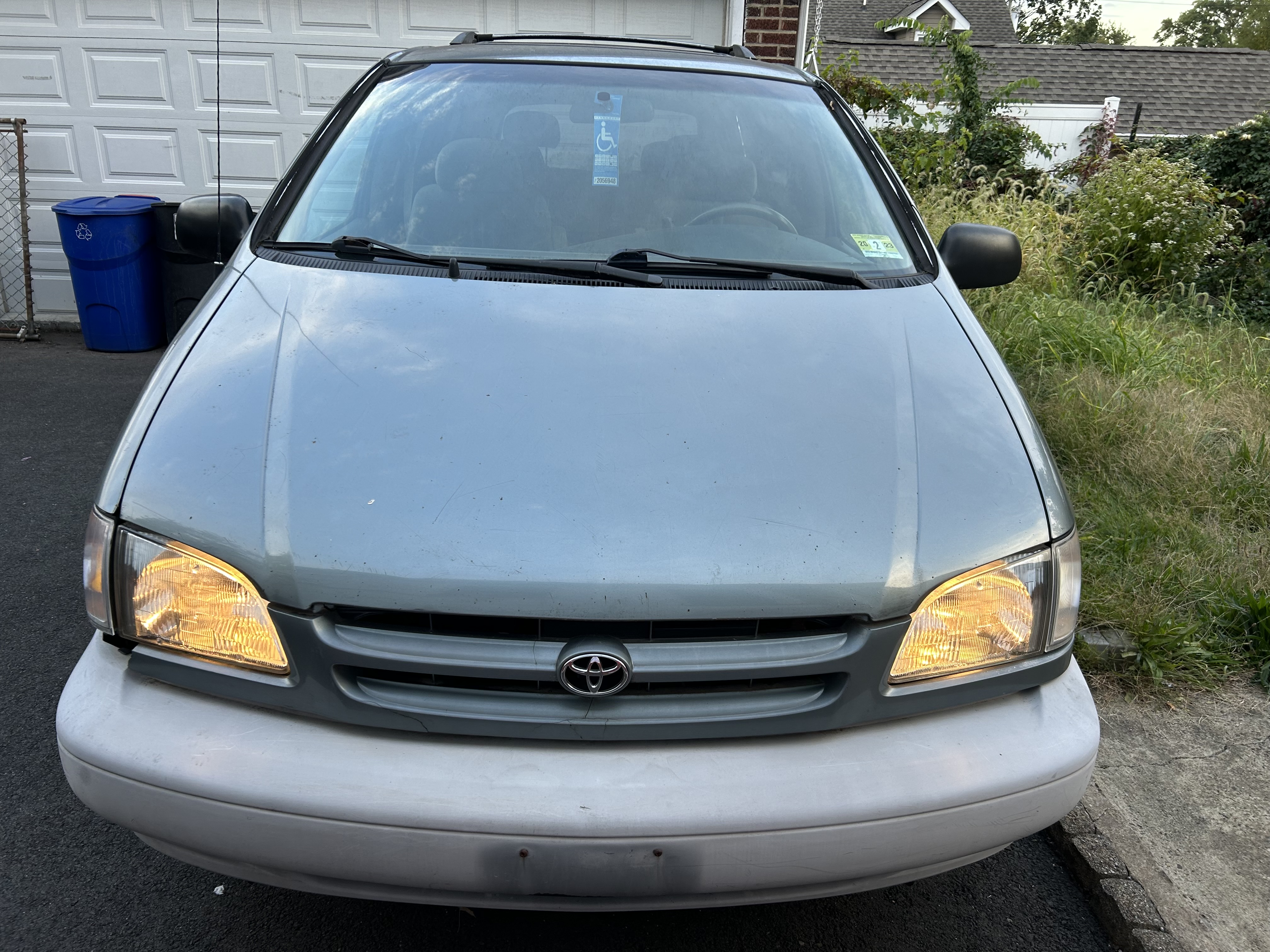 2000 Toyota Sienna LE