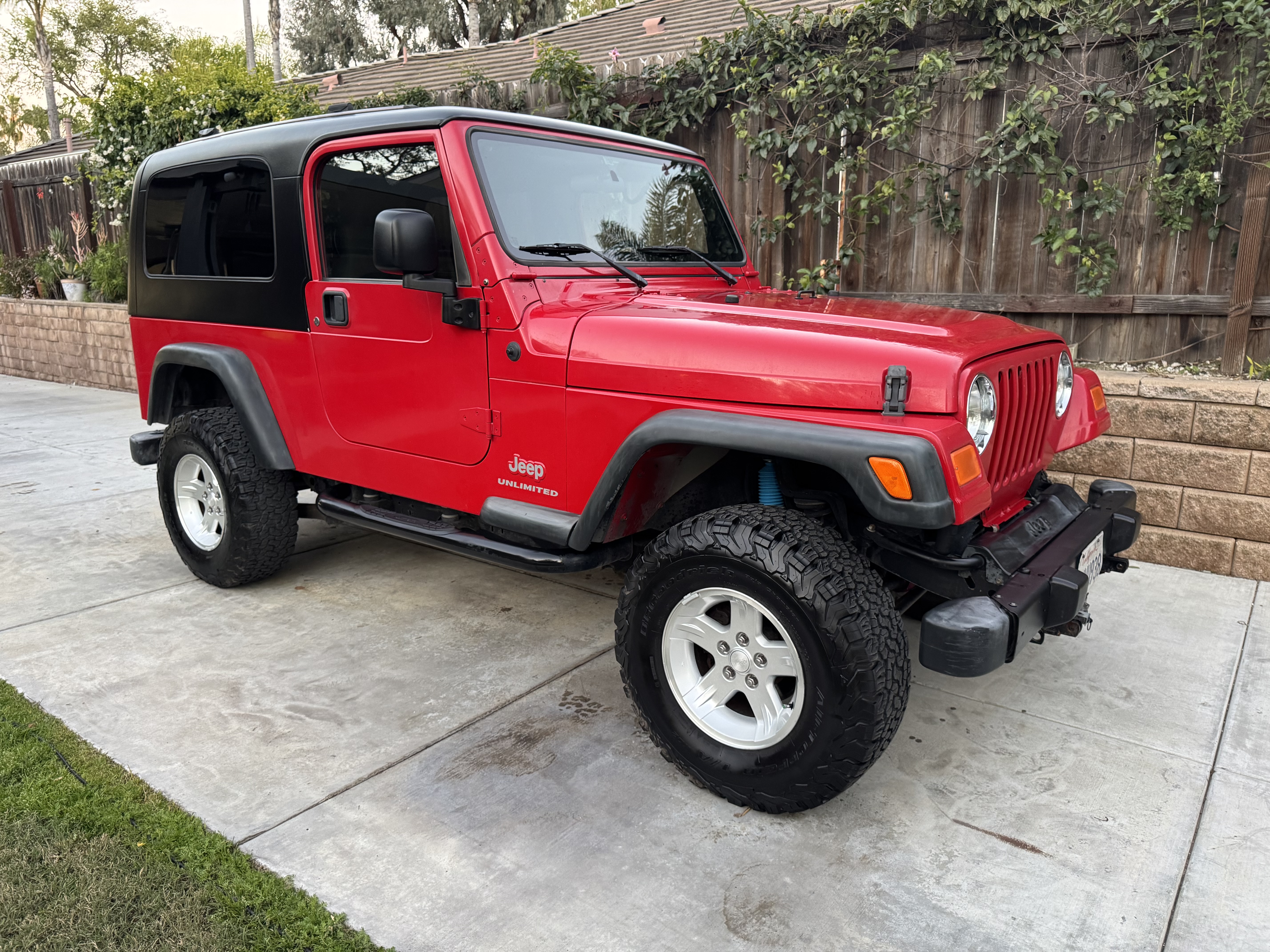 Used 2006 Jeep Wrangler Unlimited w/ Premium Audio Group
