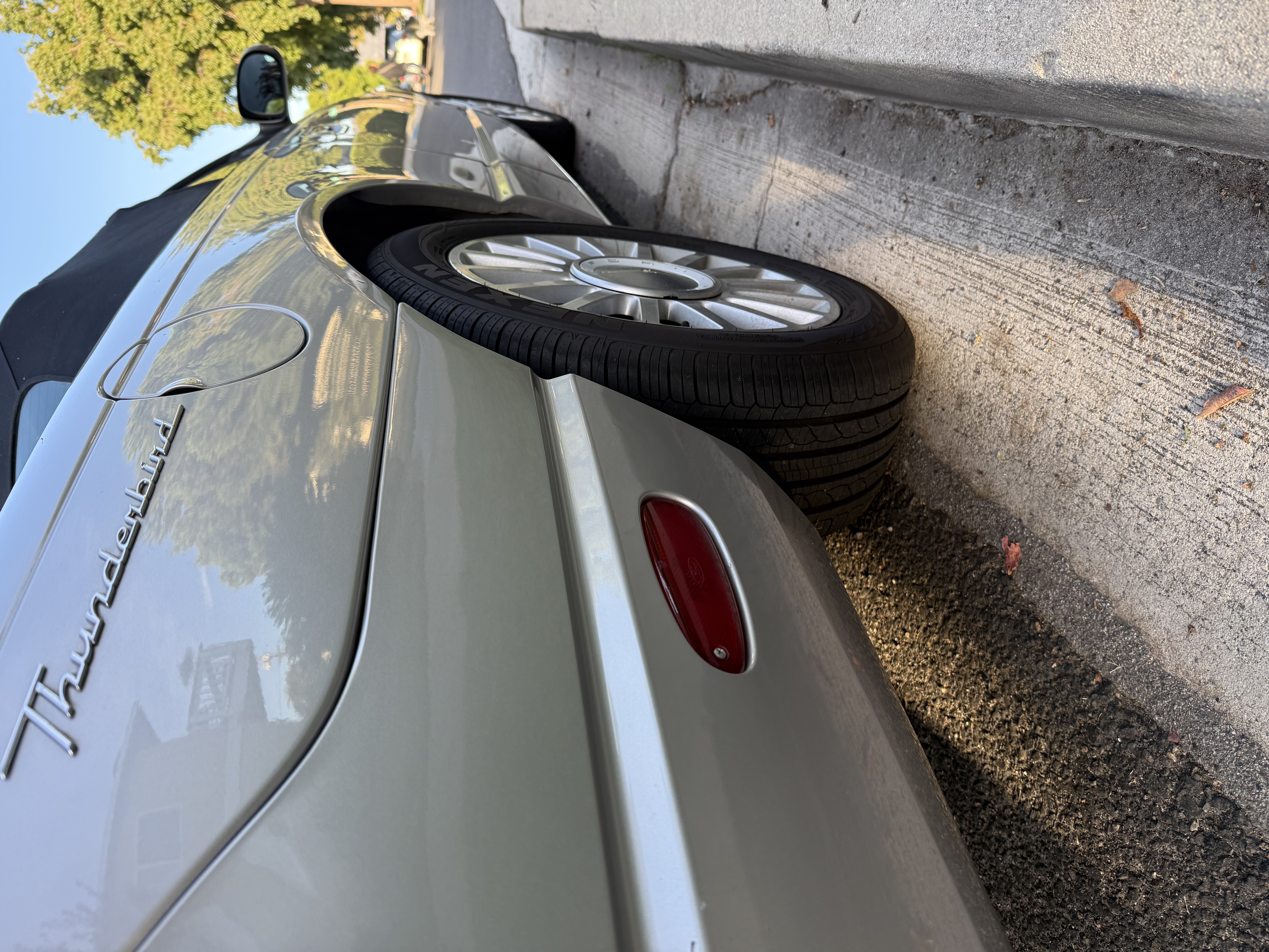 2004 Ford Thunderbird