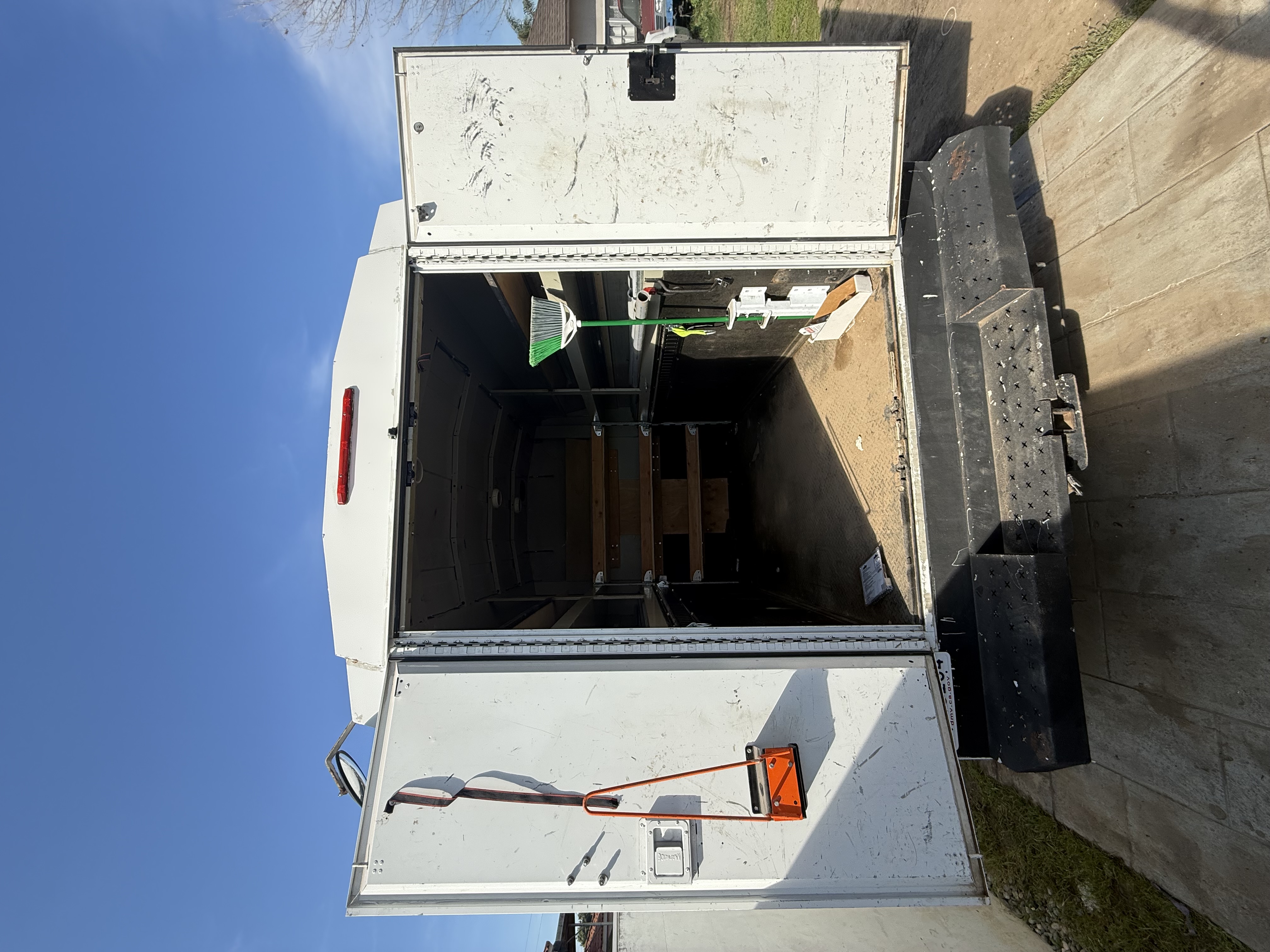 2016 Ford E-350 and Econoline 350 Super Duty