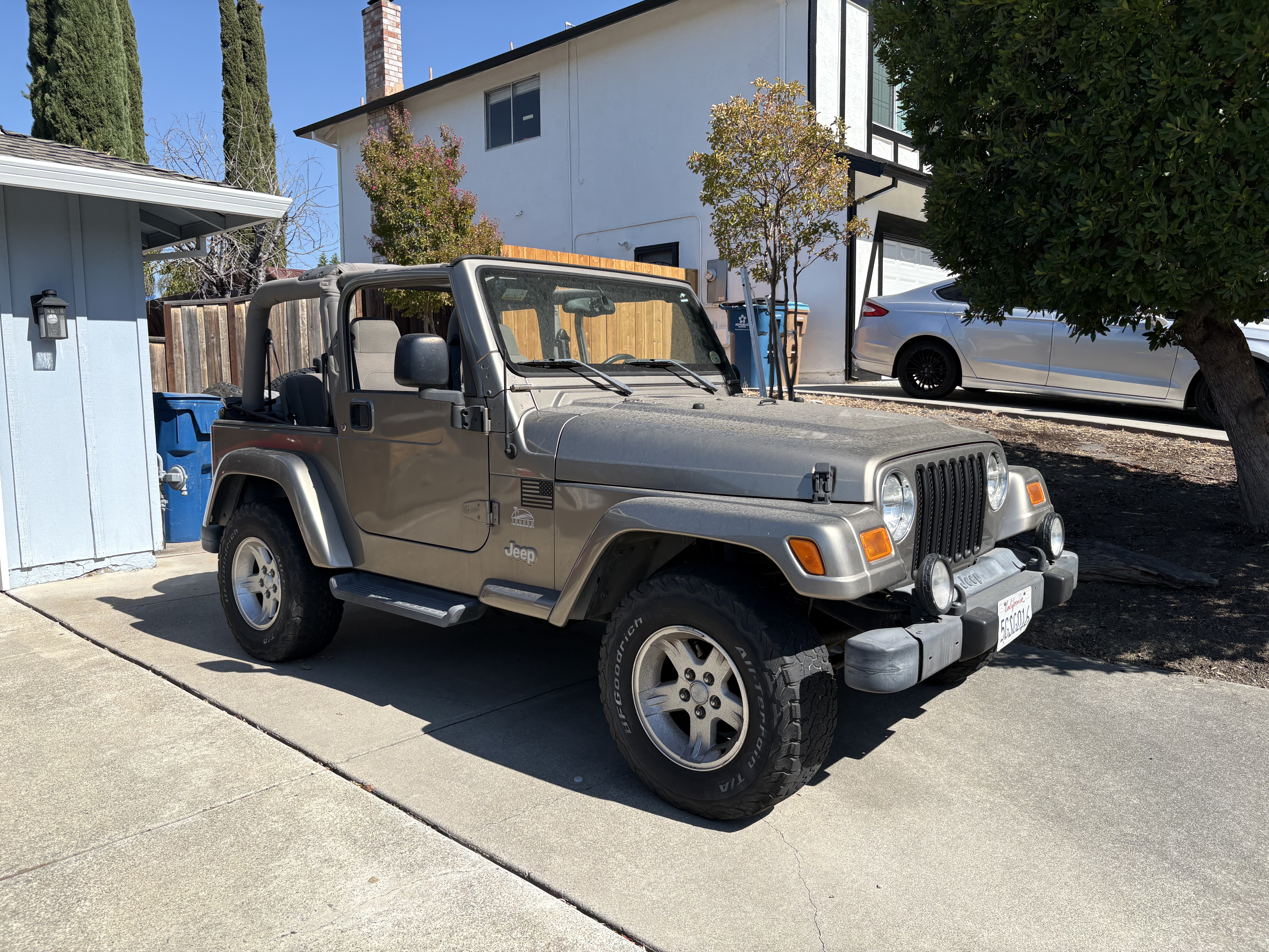 Used 2004 Jeep Wrangler Sahara w/ Dual Top Group