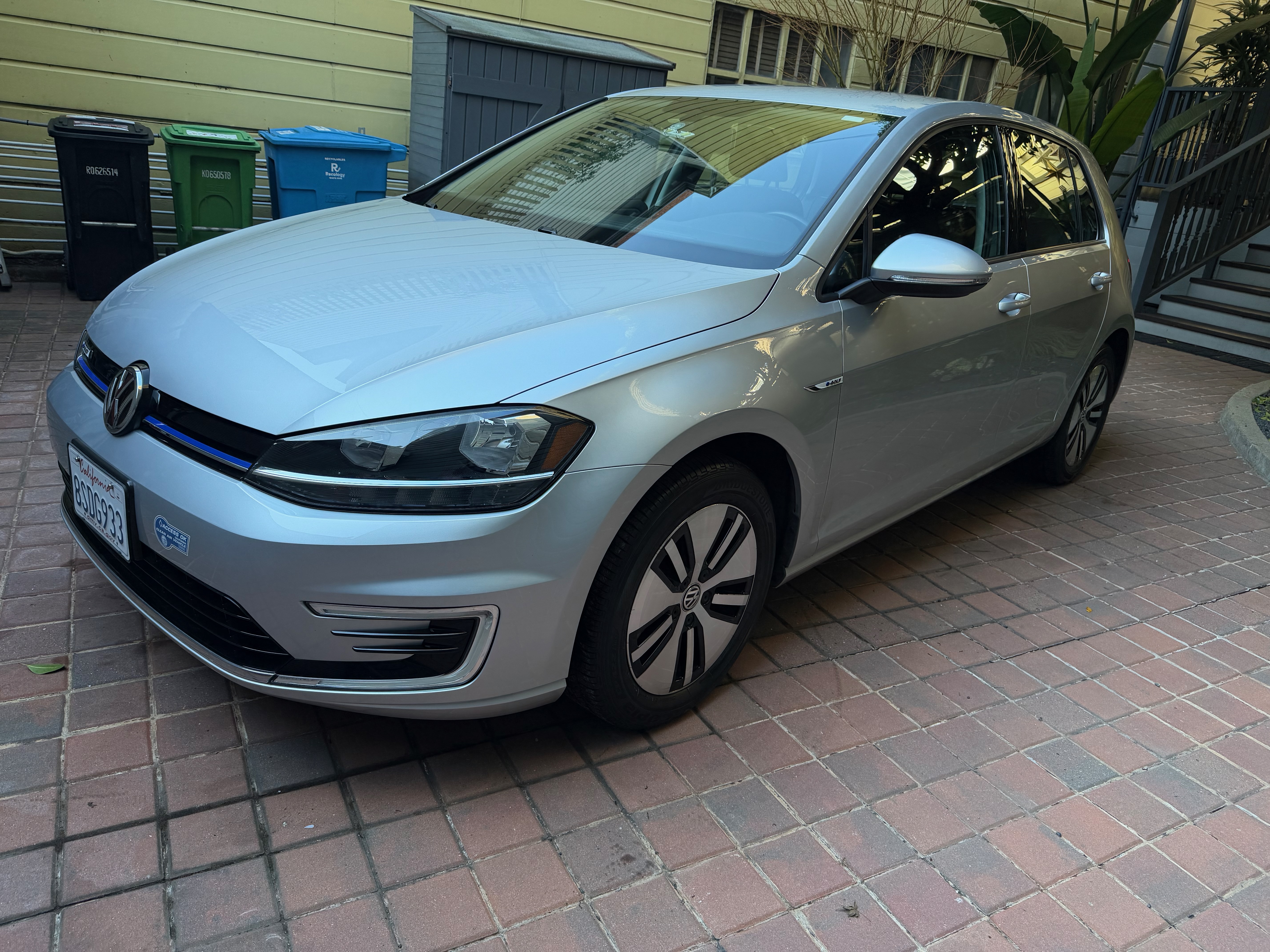 Used 2019 Volkswagen e-Golf SE w/ Driver Assistance Package