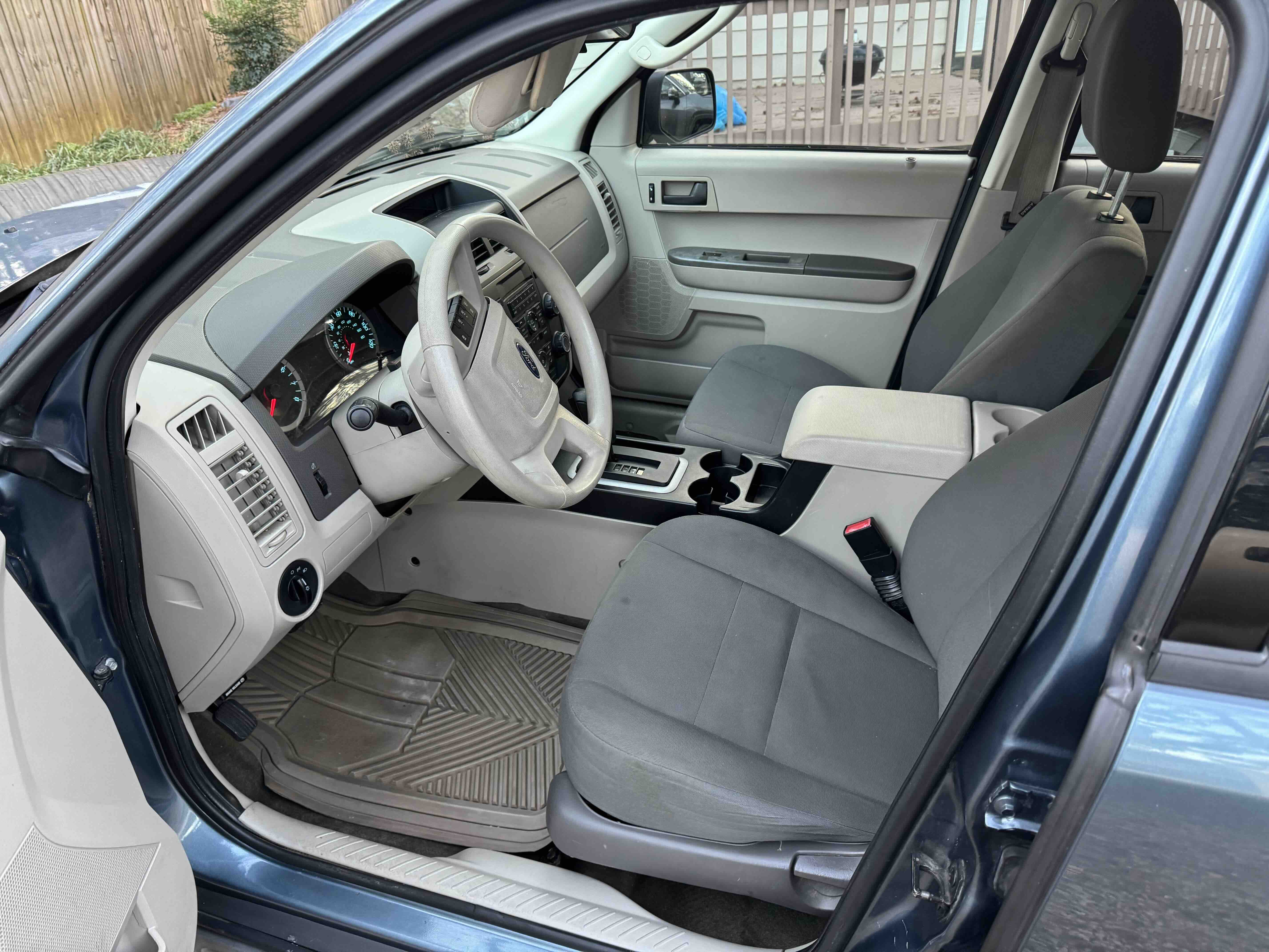 2010 Ford Escape XLS