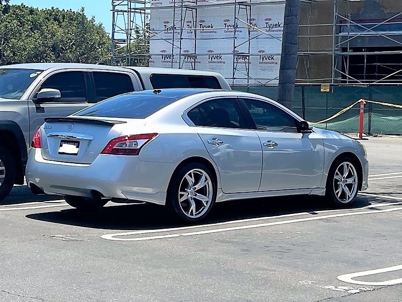 2010 nissan maxima kbb