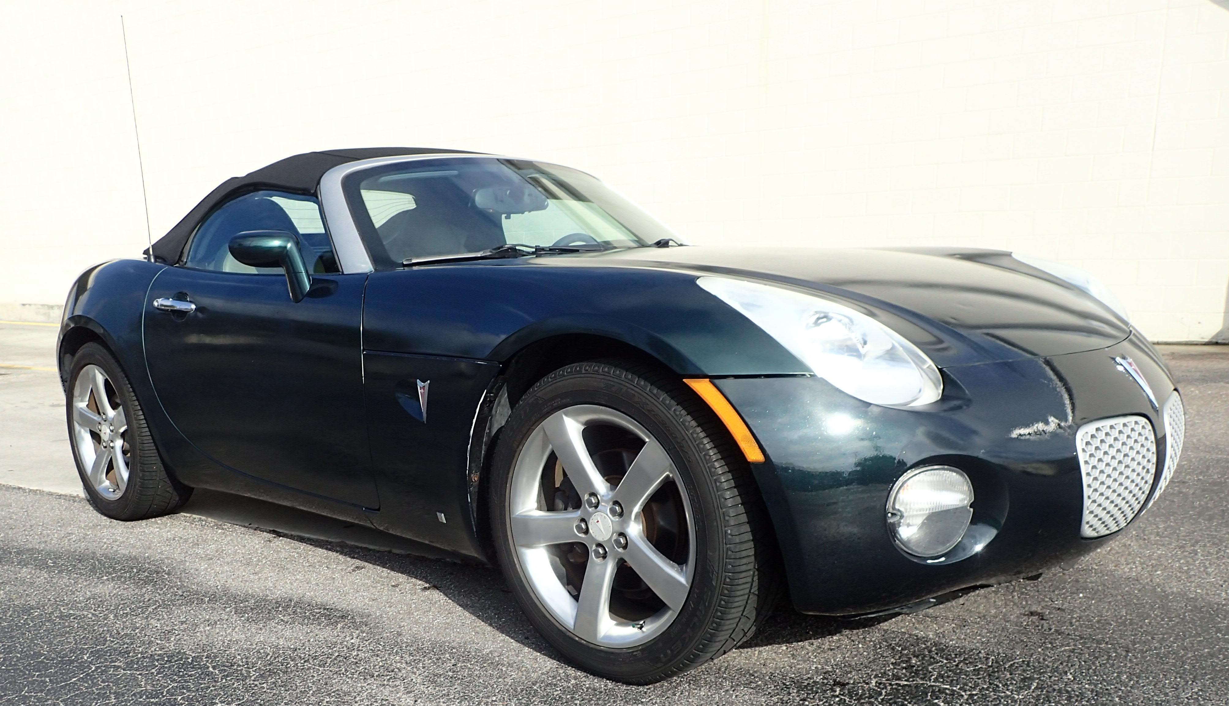 Used 2007 Pontiac Solstice Convertible w/ Premium Package