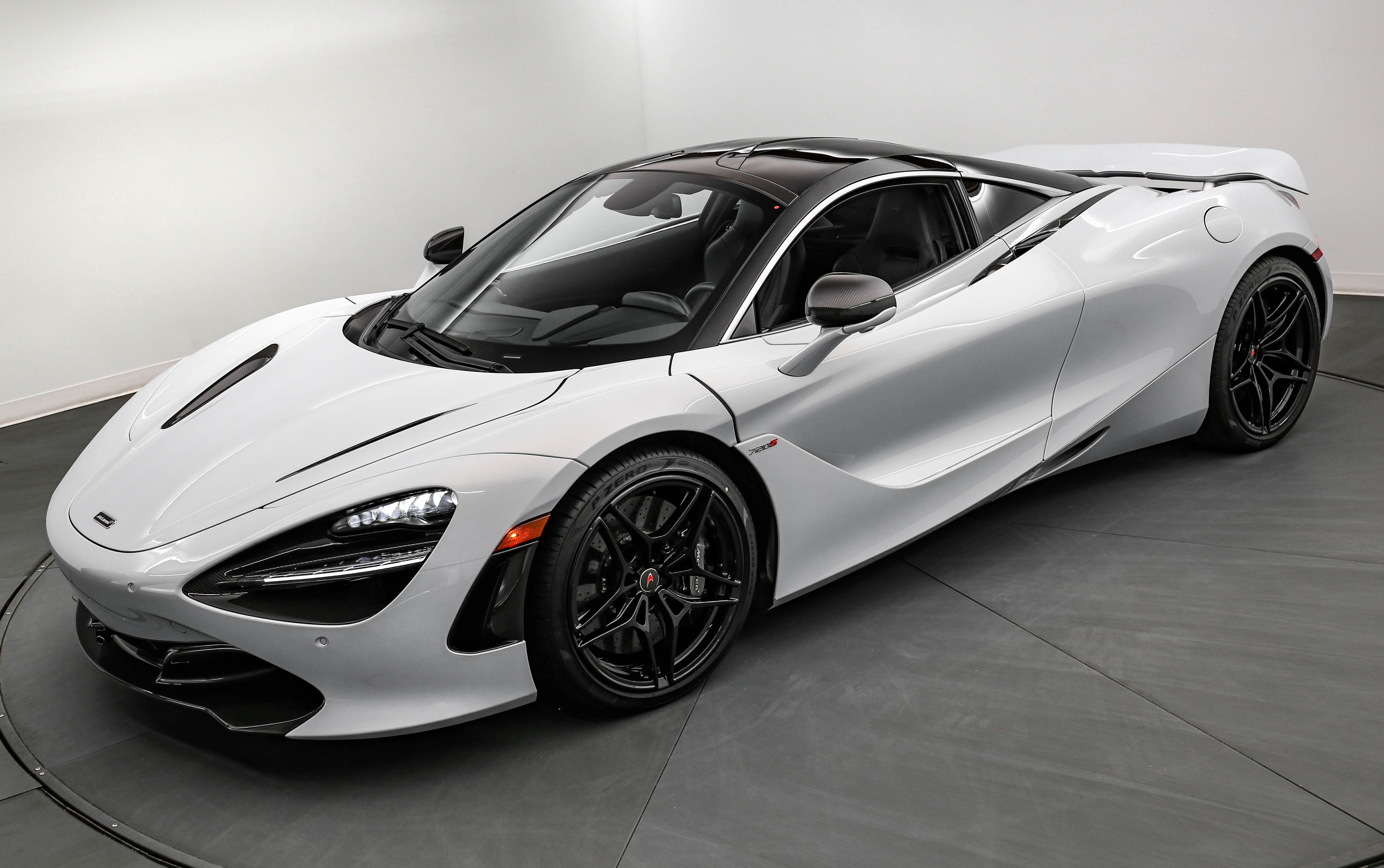 Used 2018 McLaren 720S Luxury photo 19