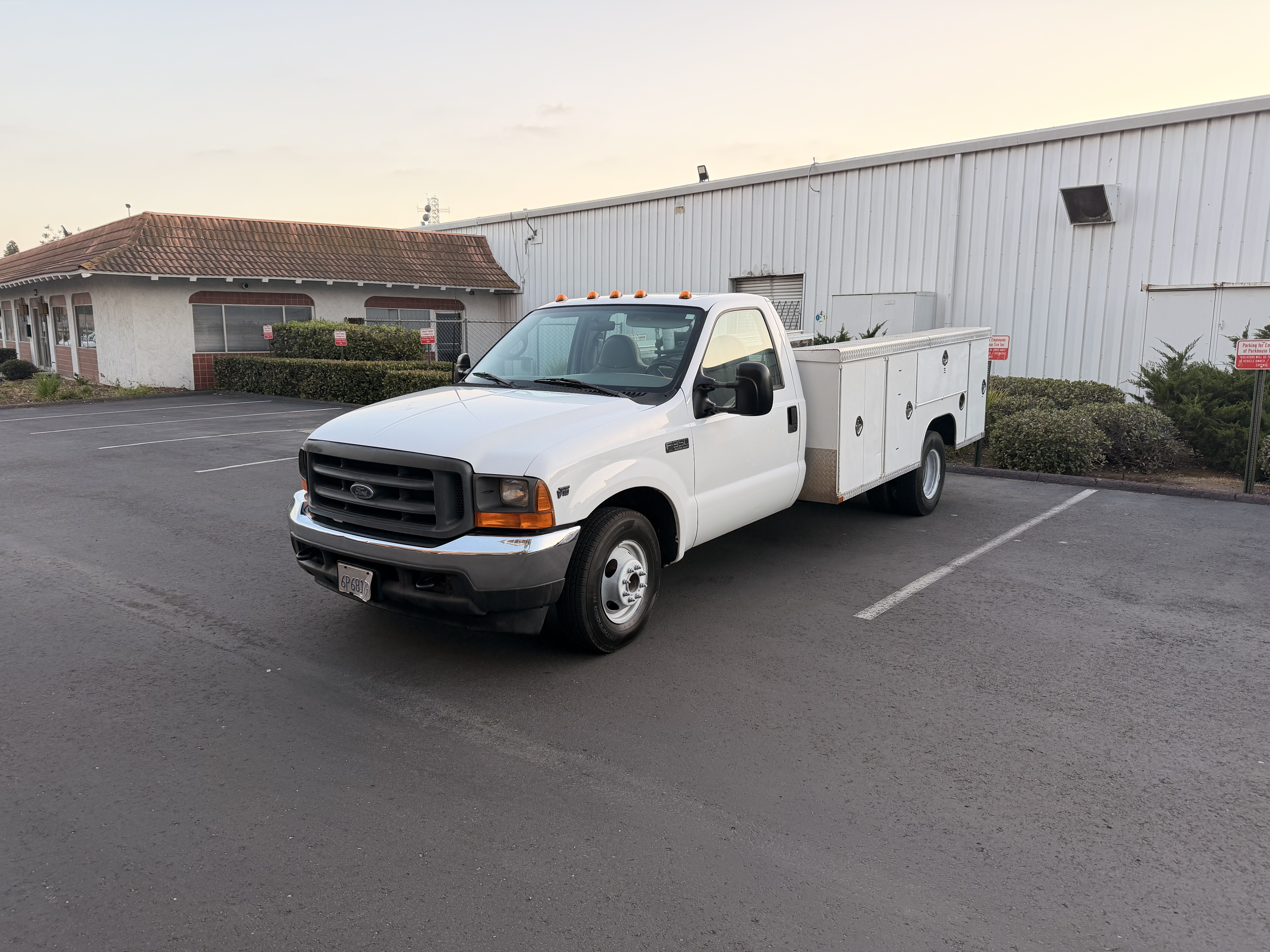 2001 Ford F350 2WD Regular Cab DRW Super Duty