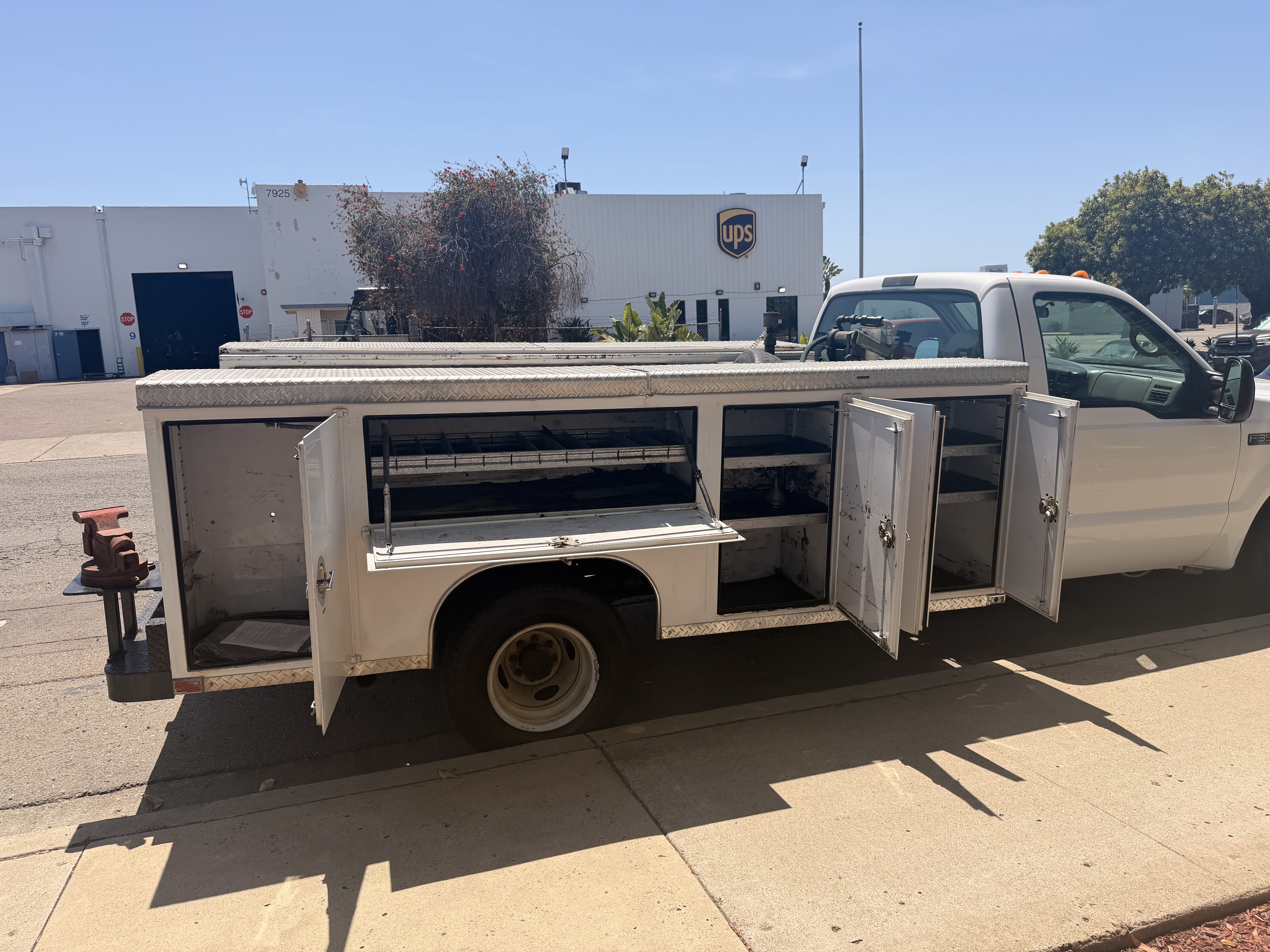 2001 Ford F350 2WD Regular Cab DRW Super Duty