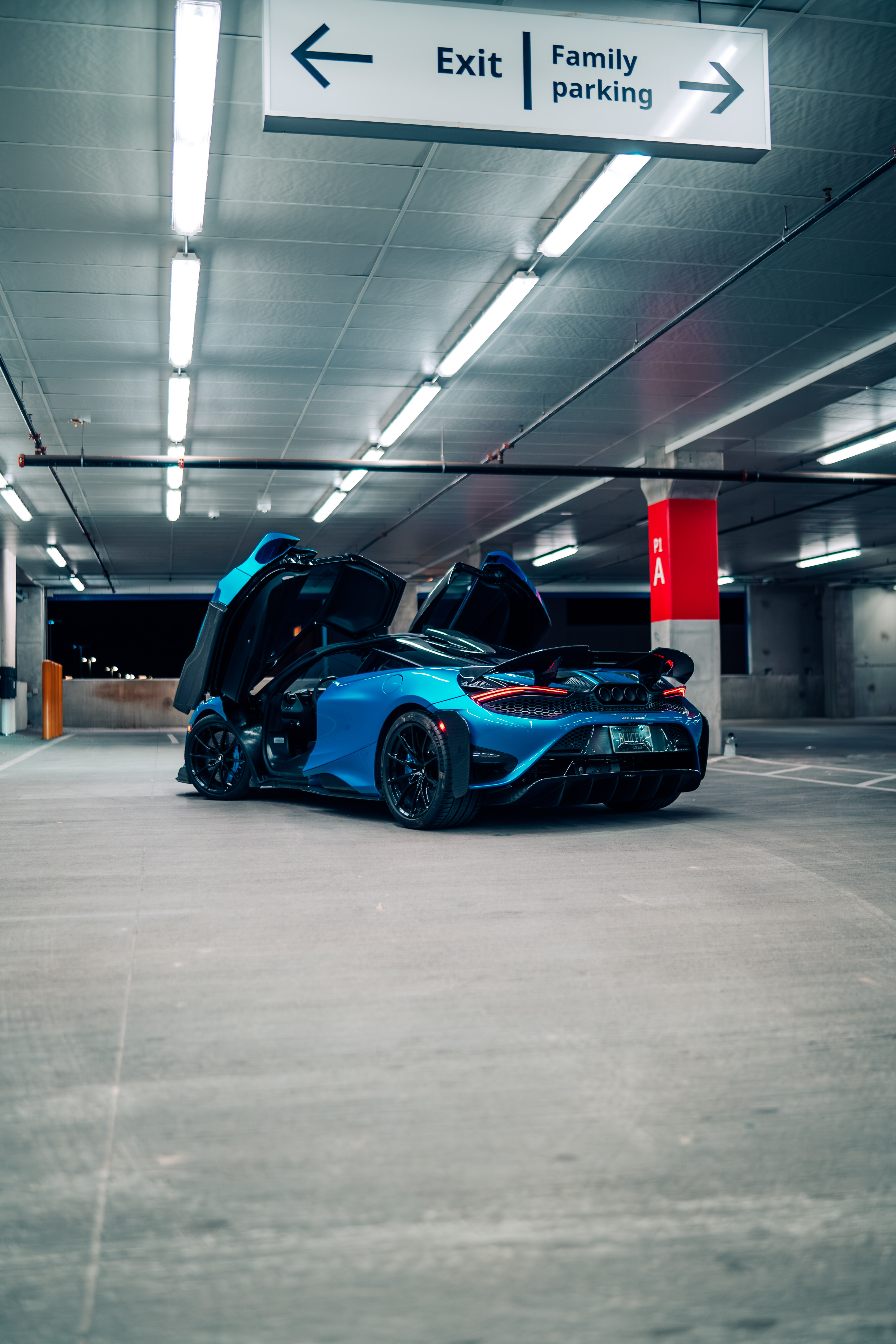 Used 2021 McLaren 765LT photo 13