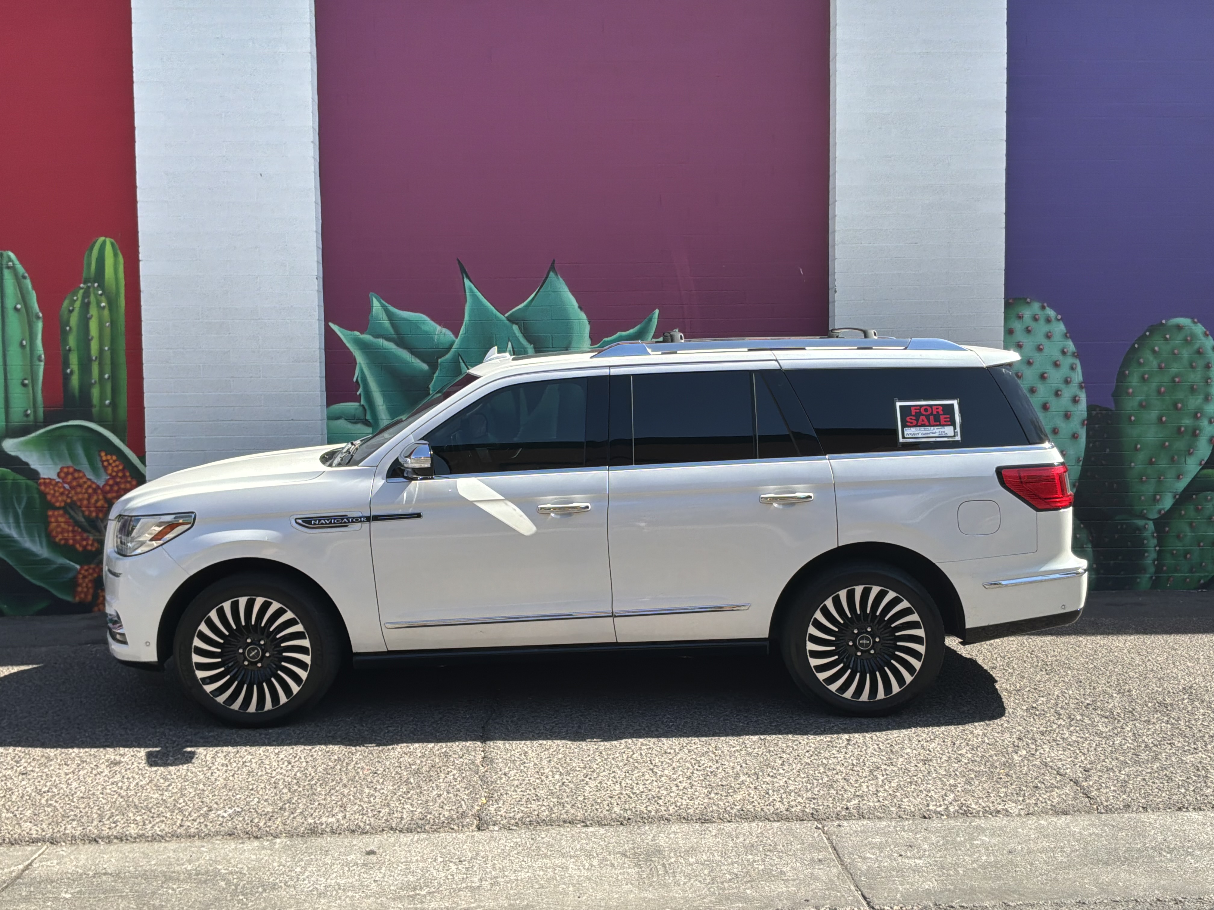 LSD Navigator 5.11 1/2 中古綺麗 Used 2013 Lincoln Navigator in Portland