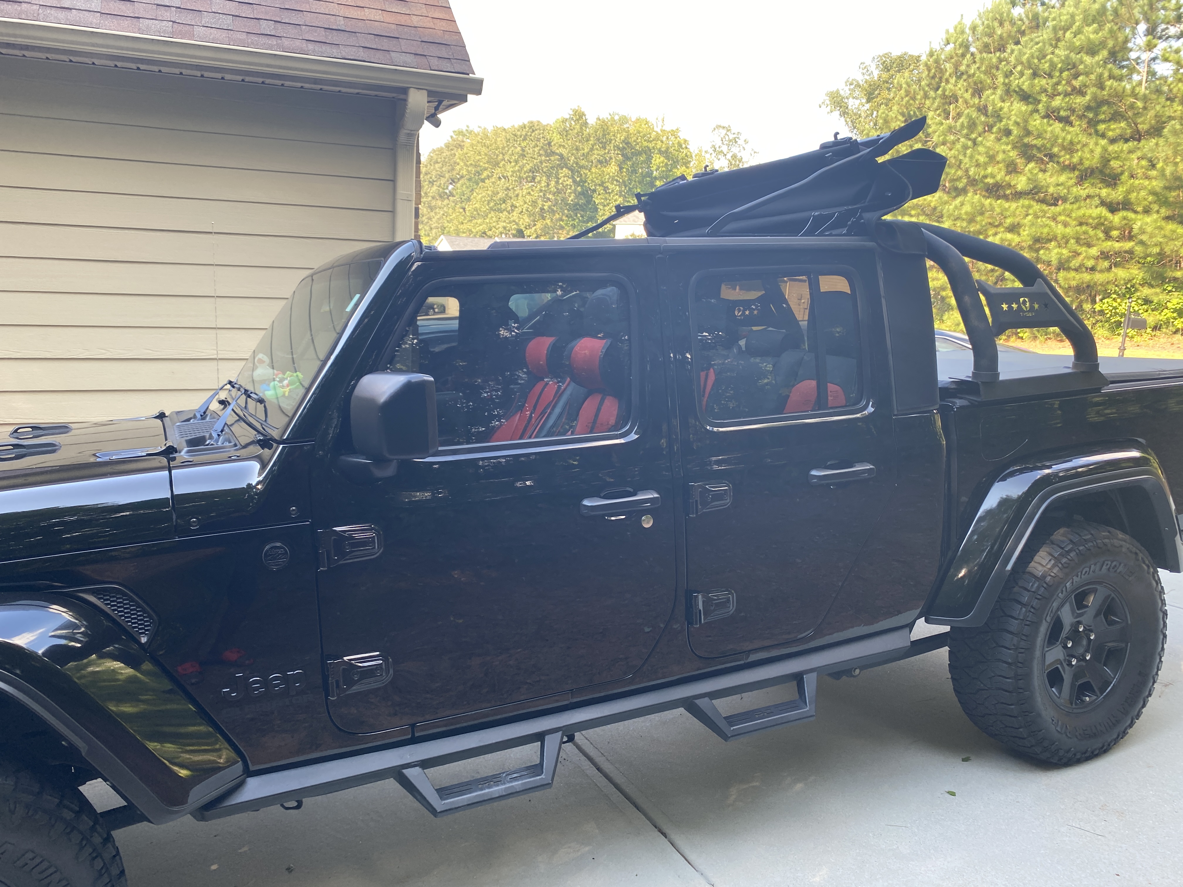 2022 Jeep Gladiator Sport