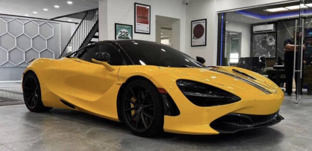 Used 2021 McLaren 720S Spider photo 3