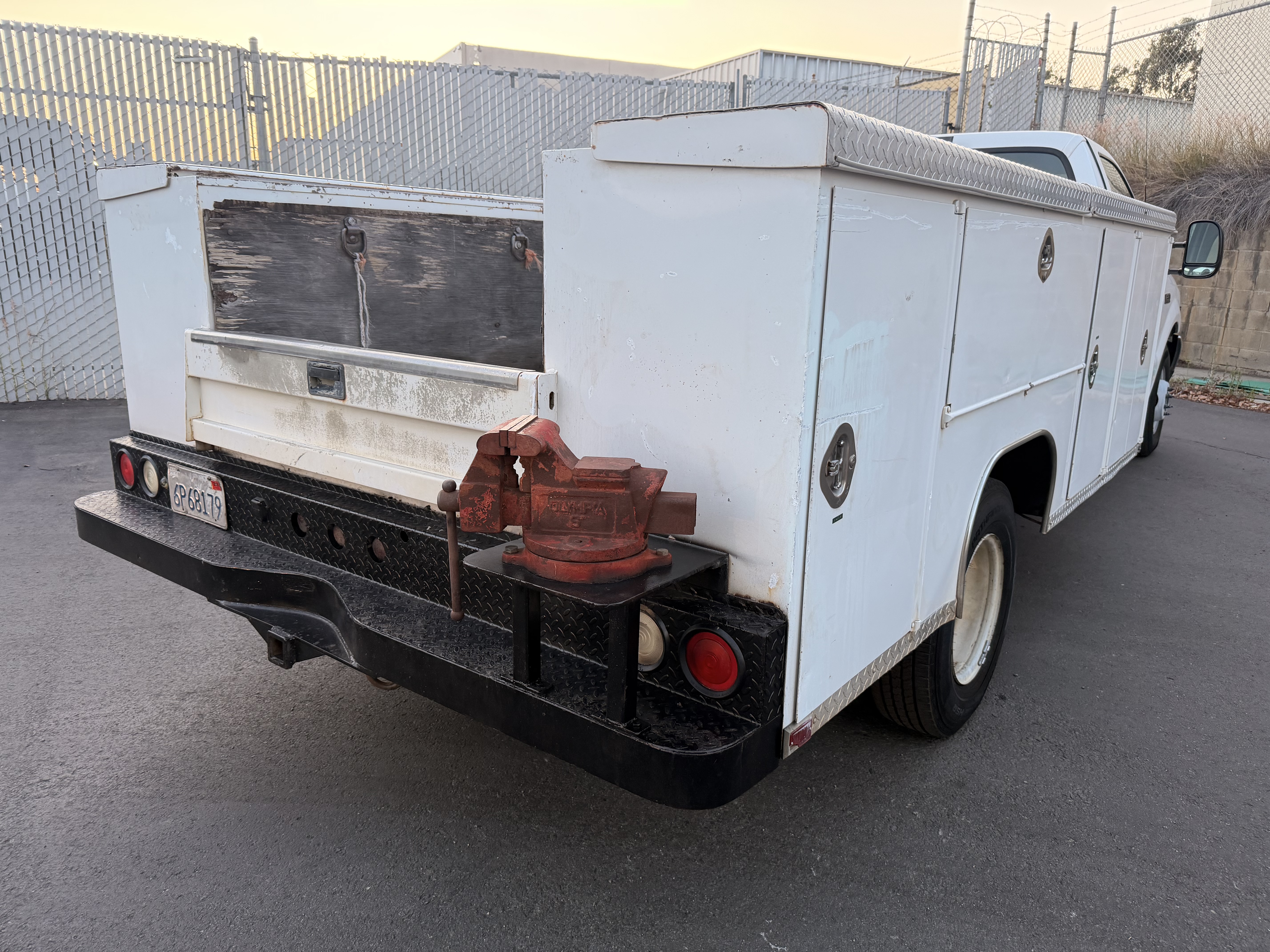 2001 Ford F350 2WD Regular Cab DRW Super Duty